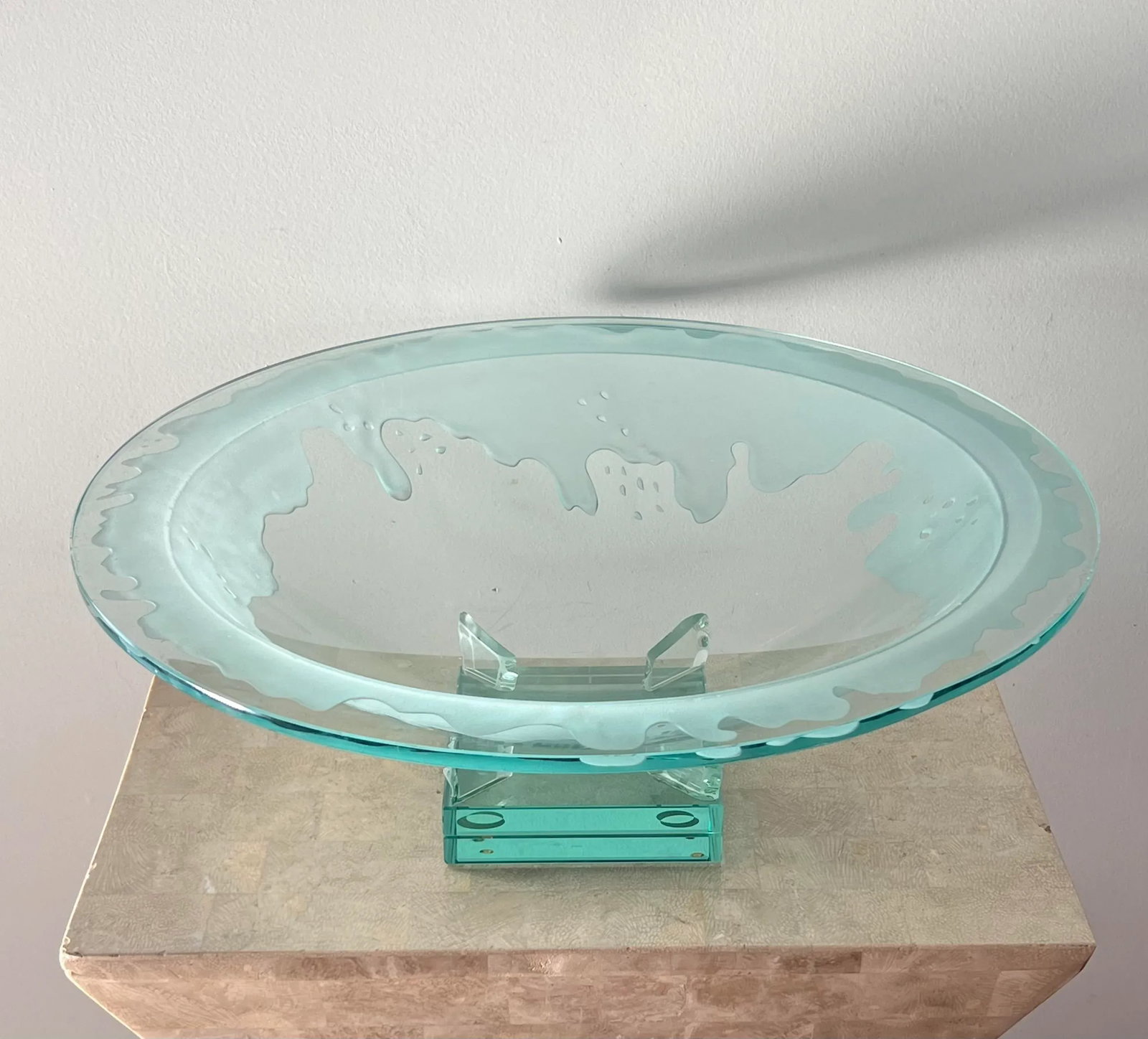 Monumental Art Glass Platter With Frosted Motif, on Plinth, Late 20th Century - 3