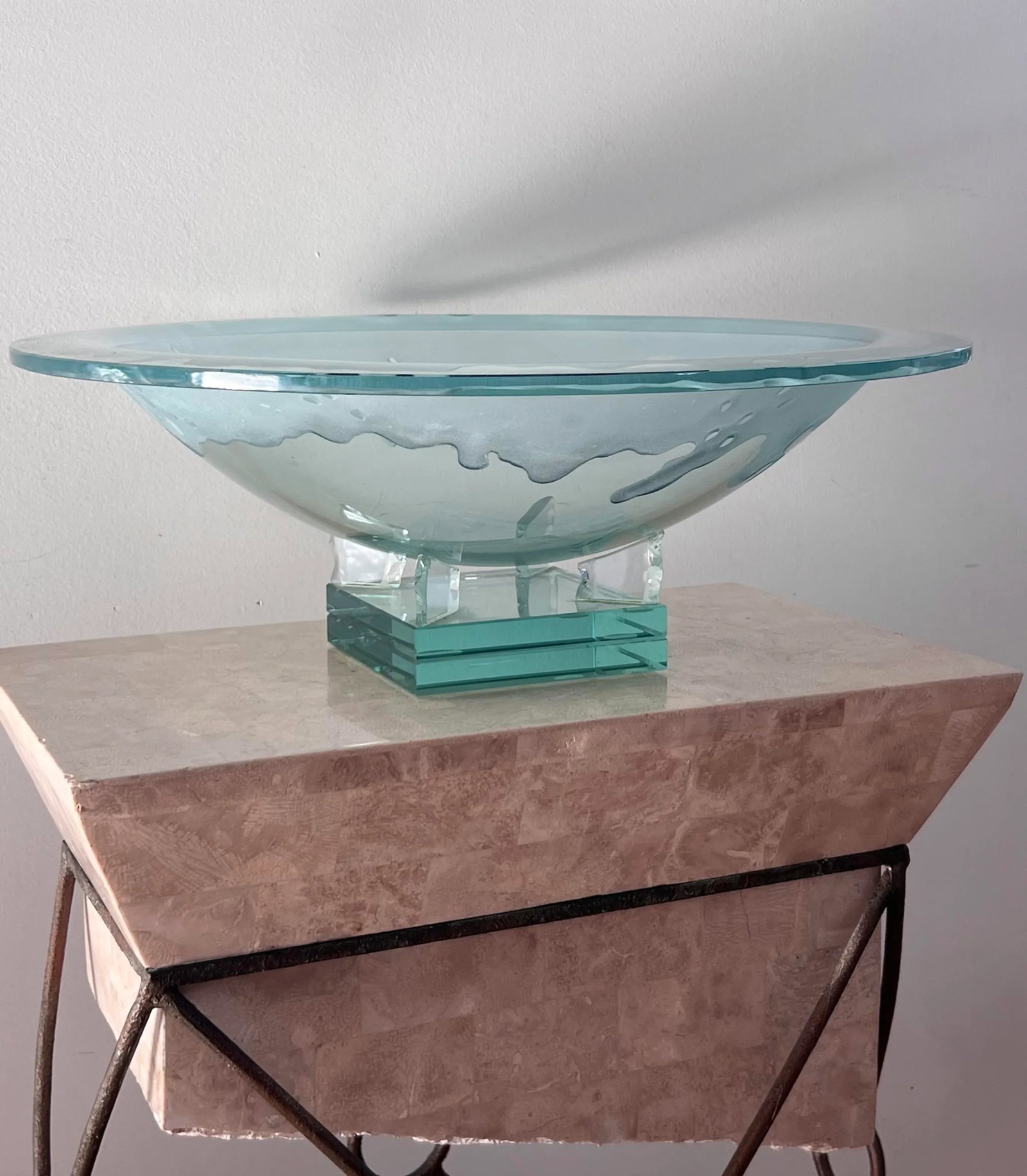 Monumental Art Glass Platter With Frosted Motif, on Plinth, Late 20th Century - 7