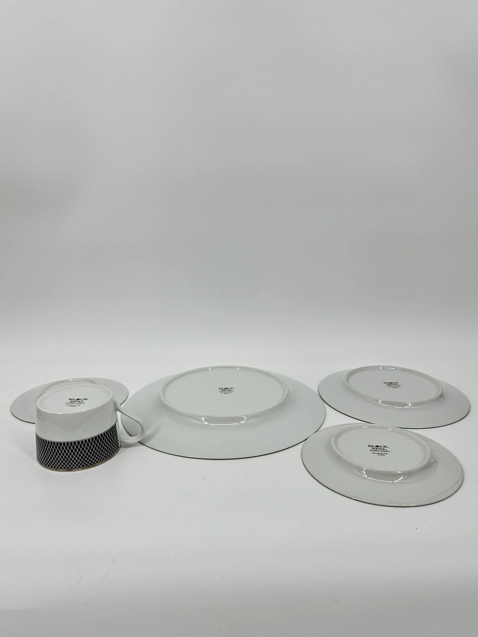 Vintage Porcelain Block Spal Portugal 20 Piece Dinnerware Set for 4 - 9