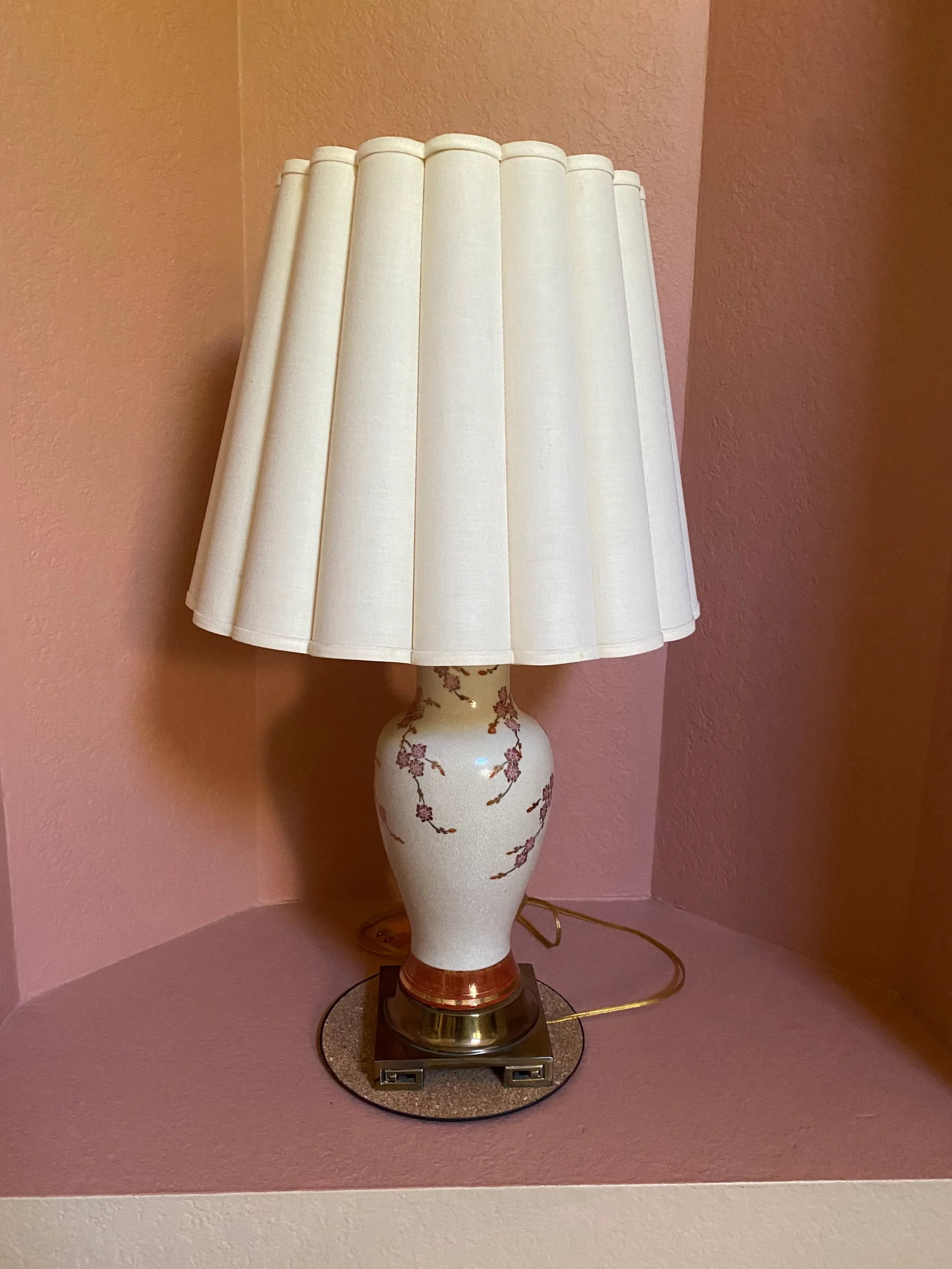Vintage 1980s Peacock Chinoiserie Table Lamp - 4