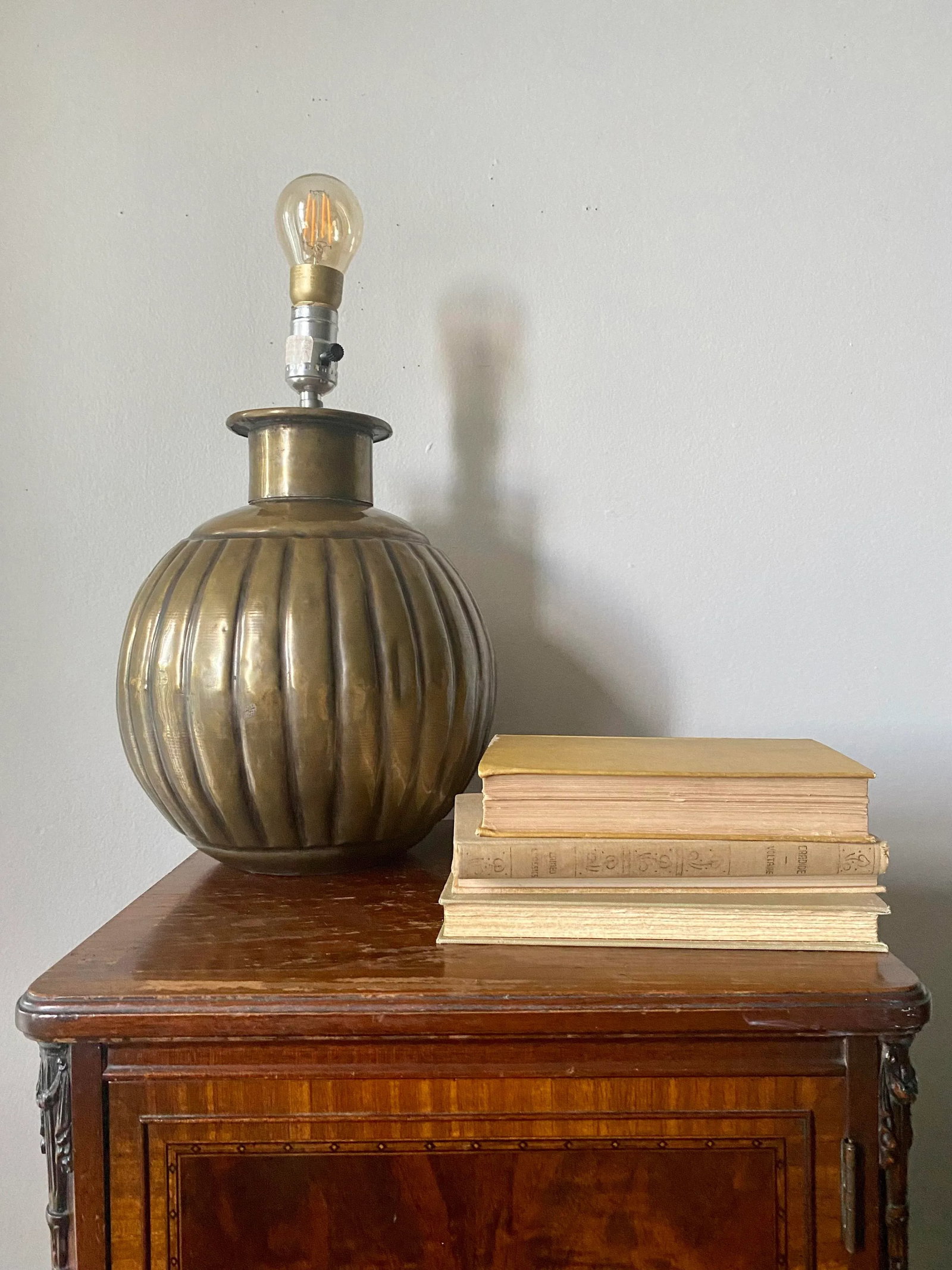1970s Ribbed Melon Ball Table Lamp - 2