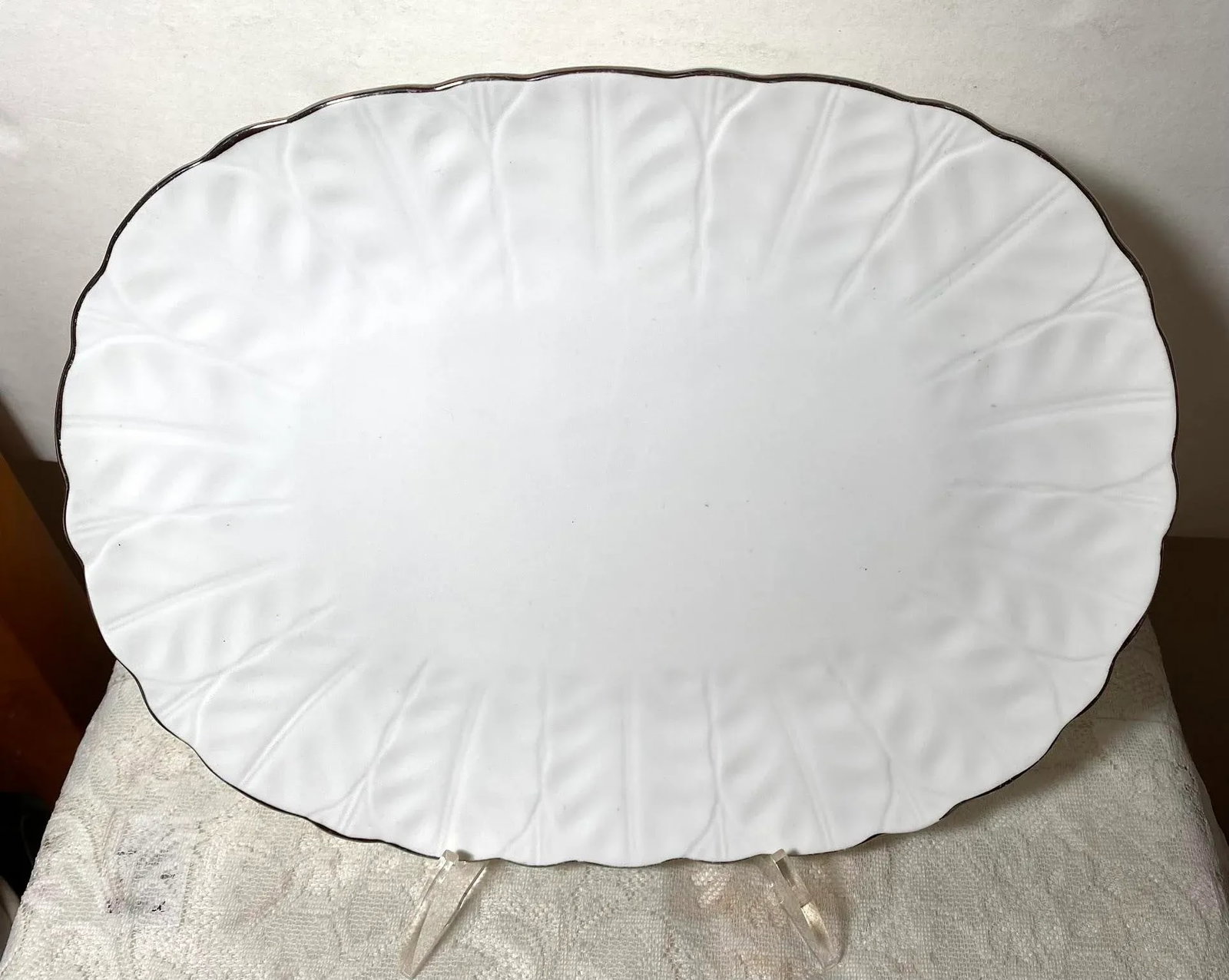 1980s Aynsley John England "Spring Crocus" Large Serving Platter - Rectangular, Glossy White, Crocus - 2