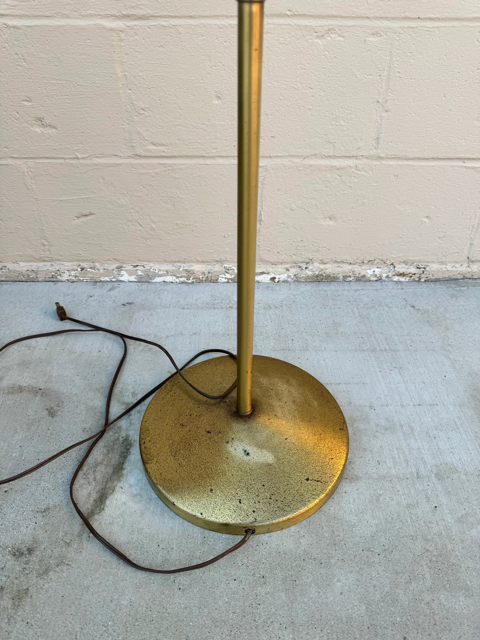 Mid-Century Modern Brass and Wood Floor Lamp With Double Fiberglass Drum Shade - 4