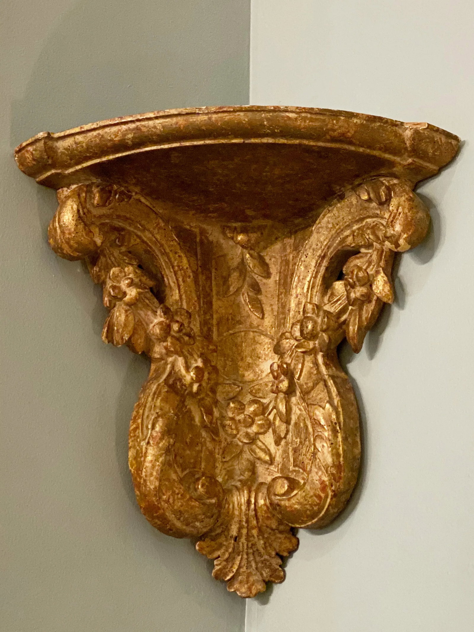 19th Century Vintage Gilt Corner Brackets- a Pair - 5