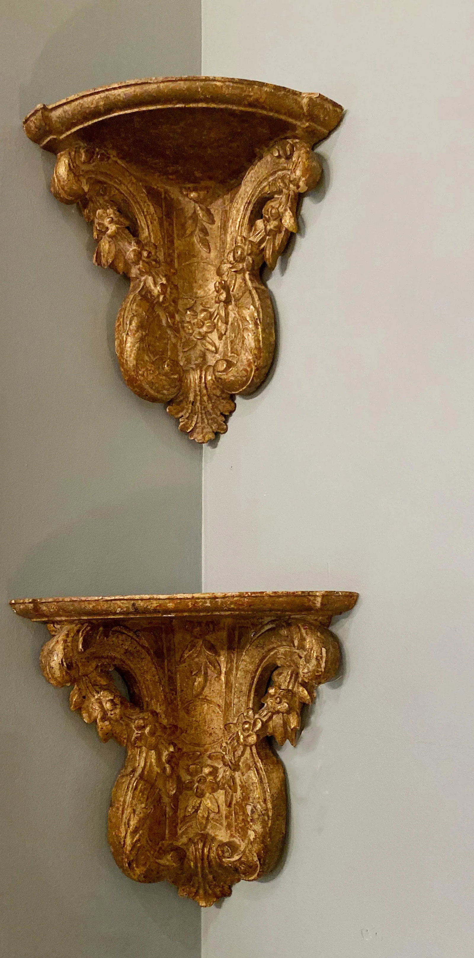 19th Century Vintage Gilt Corner Brackets- a Pair - 6