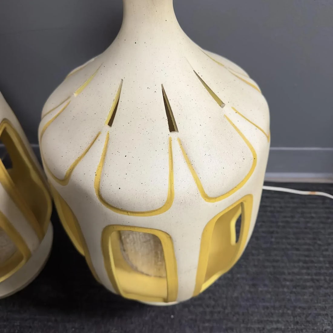 Miid-Century Large Scale Ceramic Lamps Yellow Ivory Large Scale Hollywood Regency Pop Atomic - 3