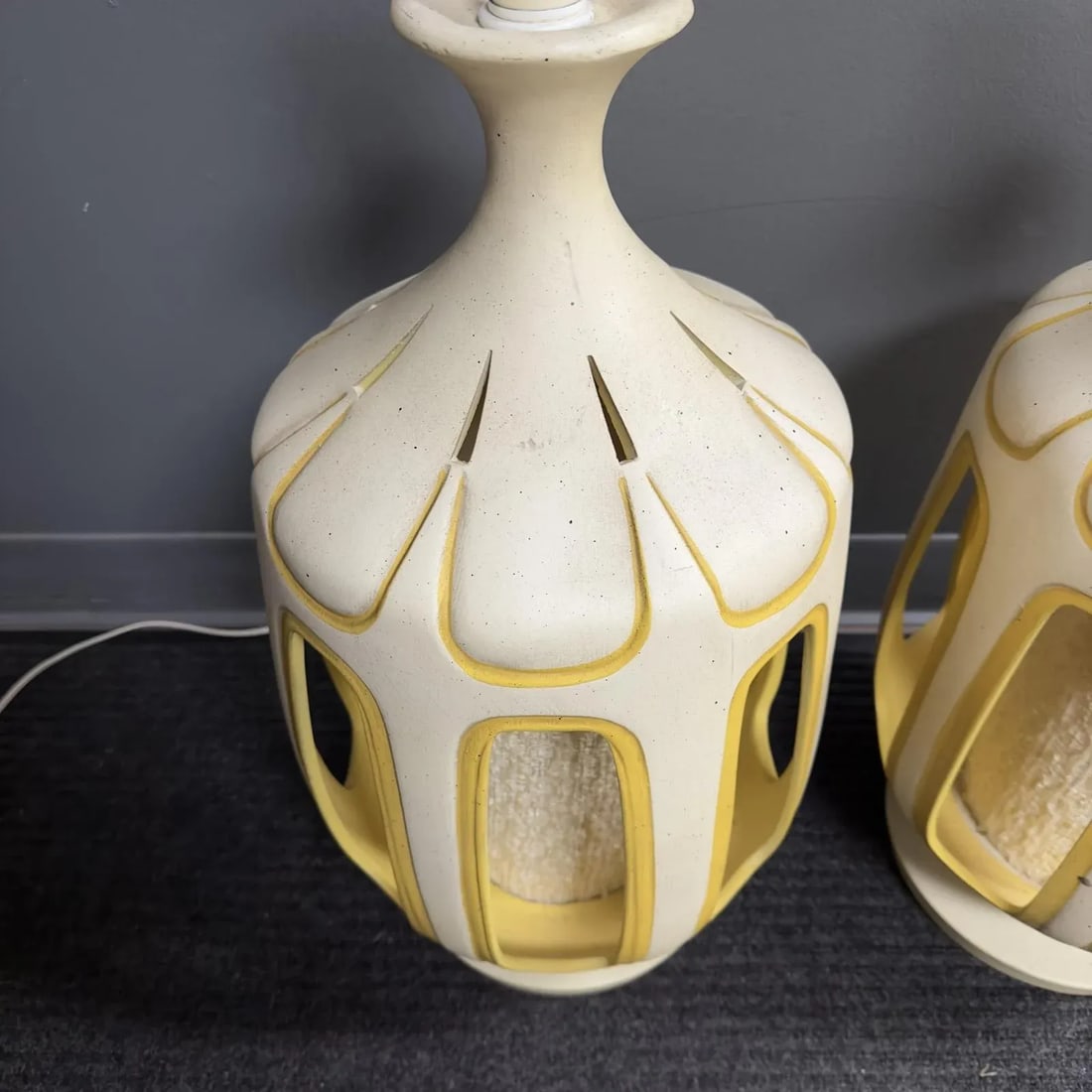 Miid-Century Large Scale Ceramic Lamps Yellow Ivory Large Scale Hollywood Regency Pop Atomic - 4