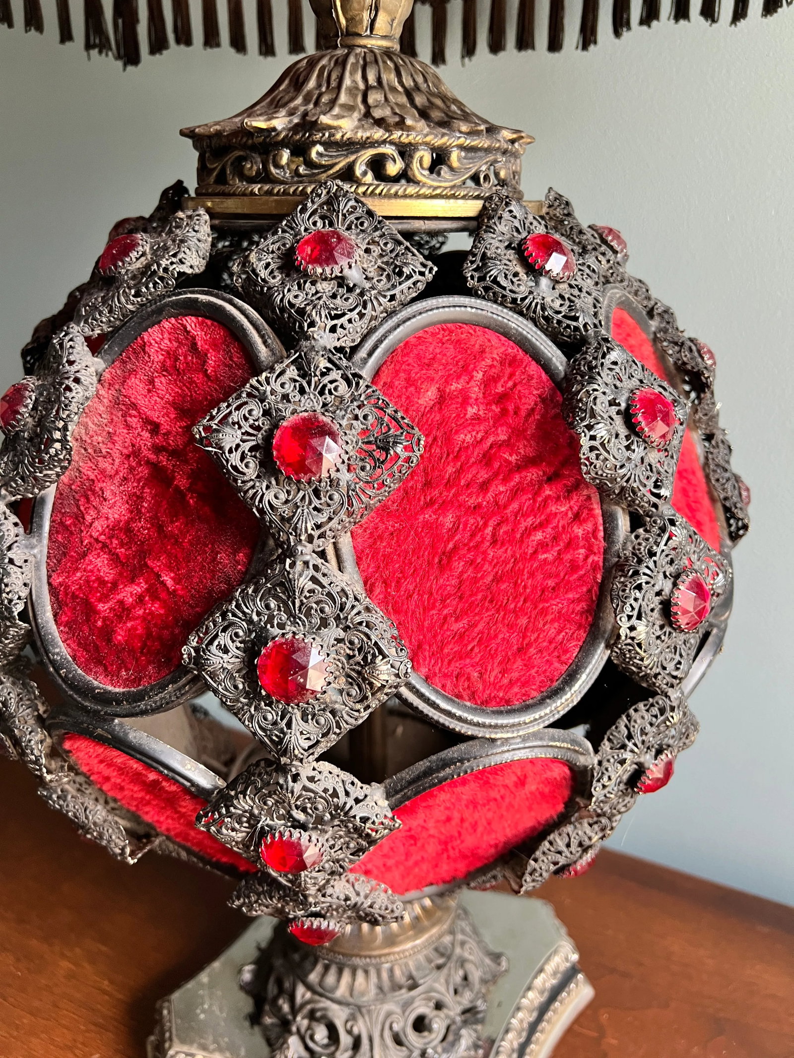 Mid 20th Century Falkenstein Victorian Gothic Revival Red and Black Table Lamp - 4