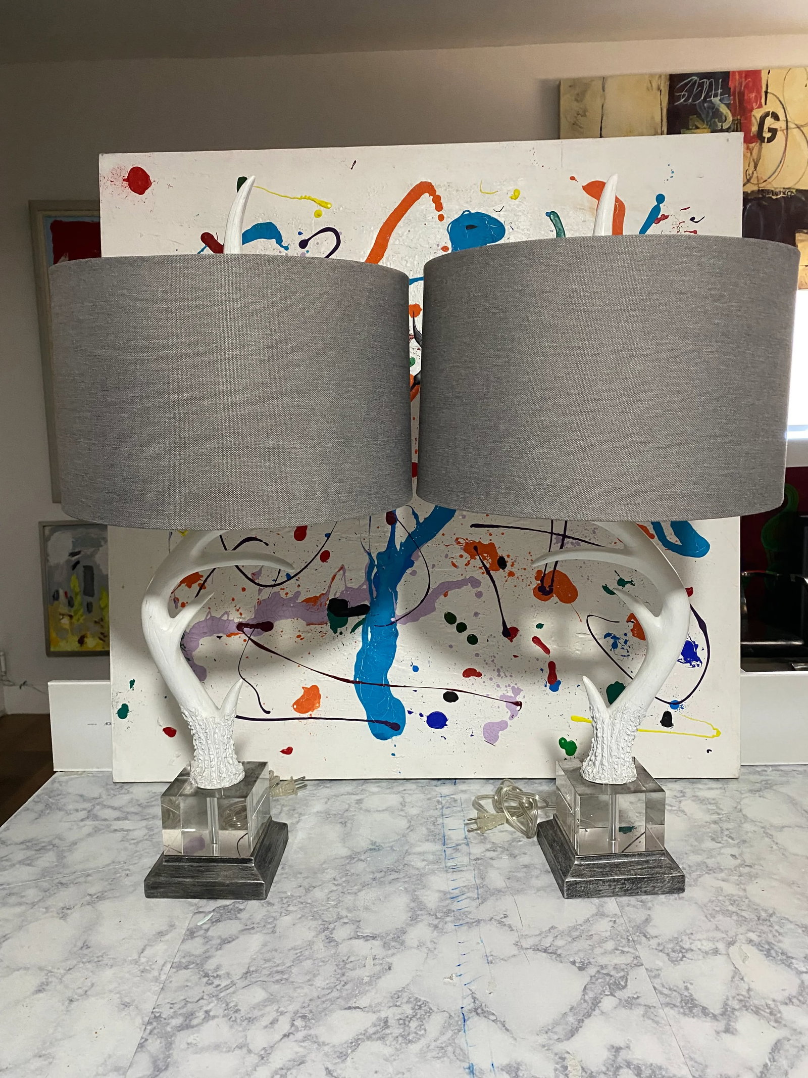 Pair of Midcentury Modern Faux Horn Lamps on Lucite Base - 2