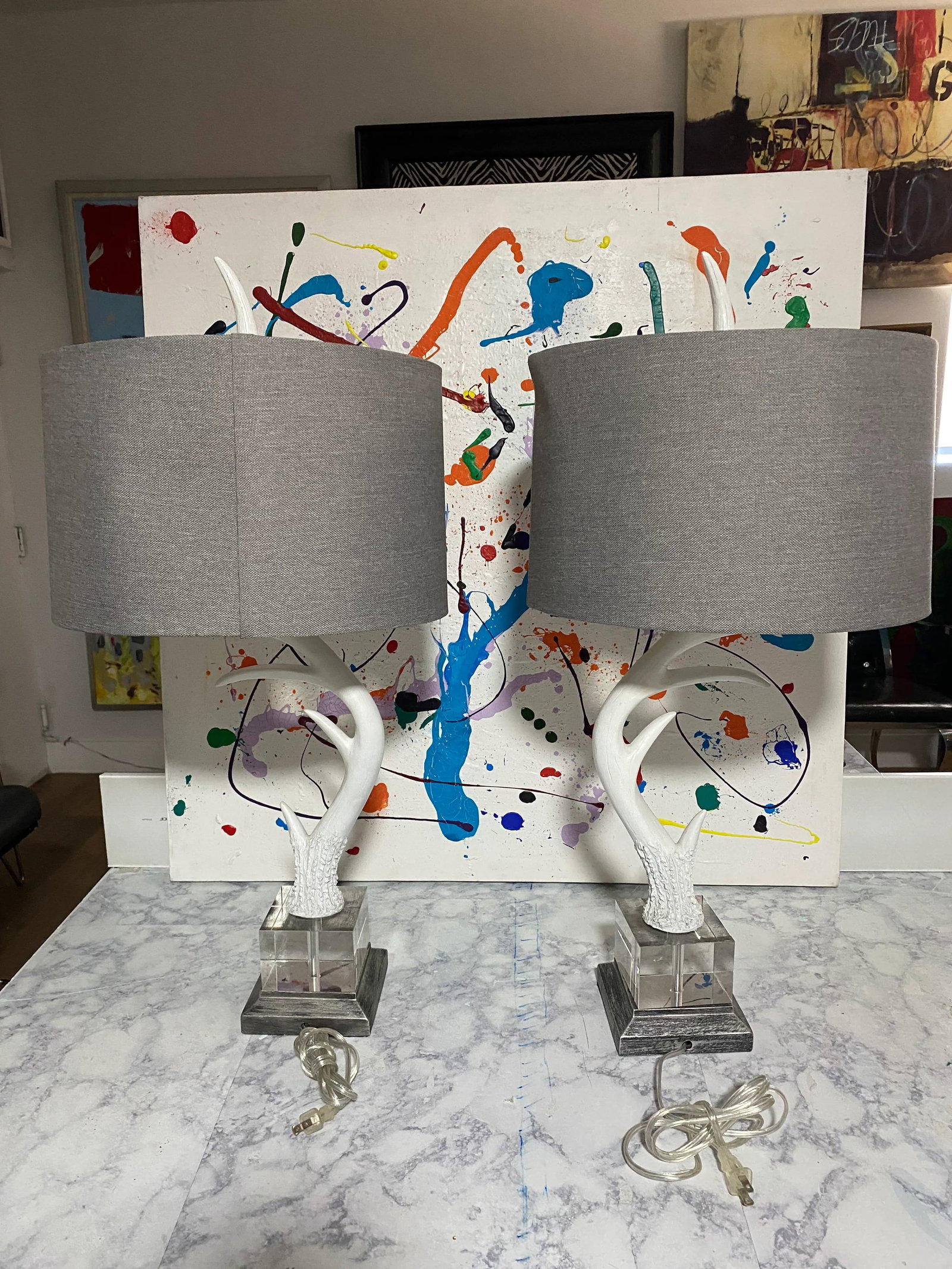 Pair of Midcentury Modern Faux Horn Lamps on Lucite Base - 3