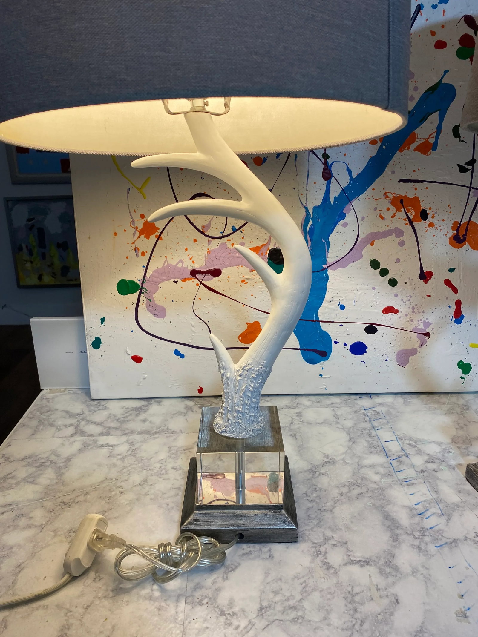 Pair of Midcentury Modern Faux Horn Lamps on Lucite Base - 4