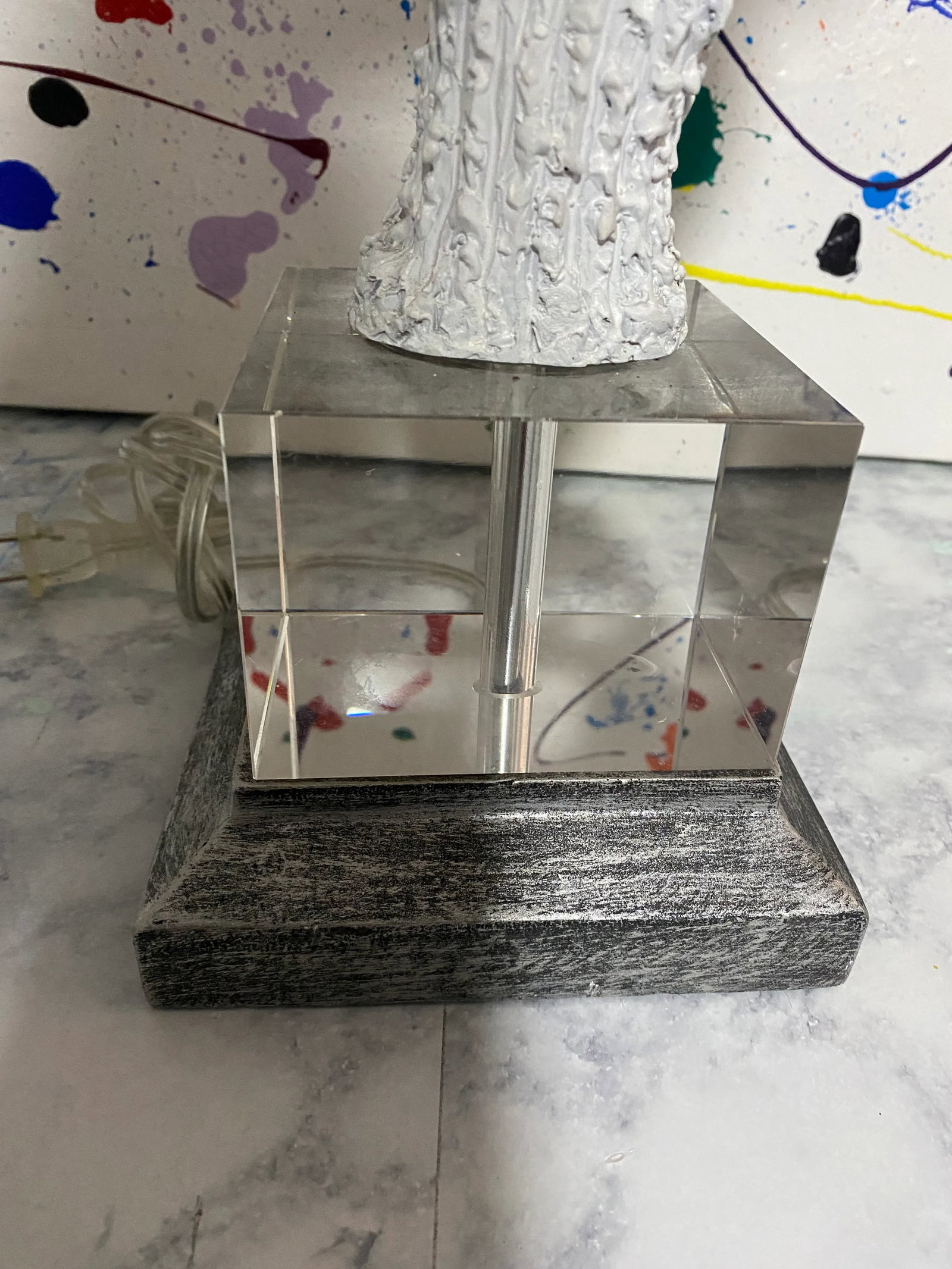Pair of Midcentury Modern Faux Horn Lamps on Lucite Base - 7
