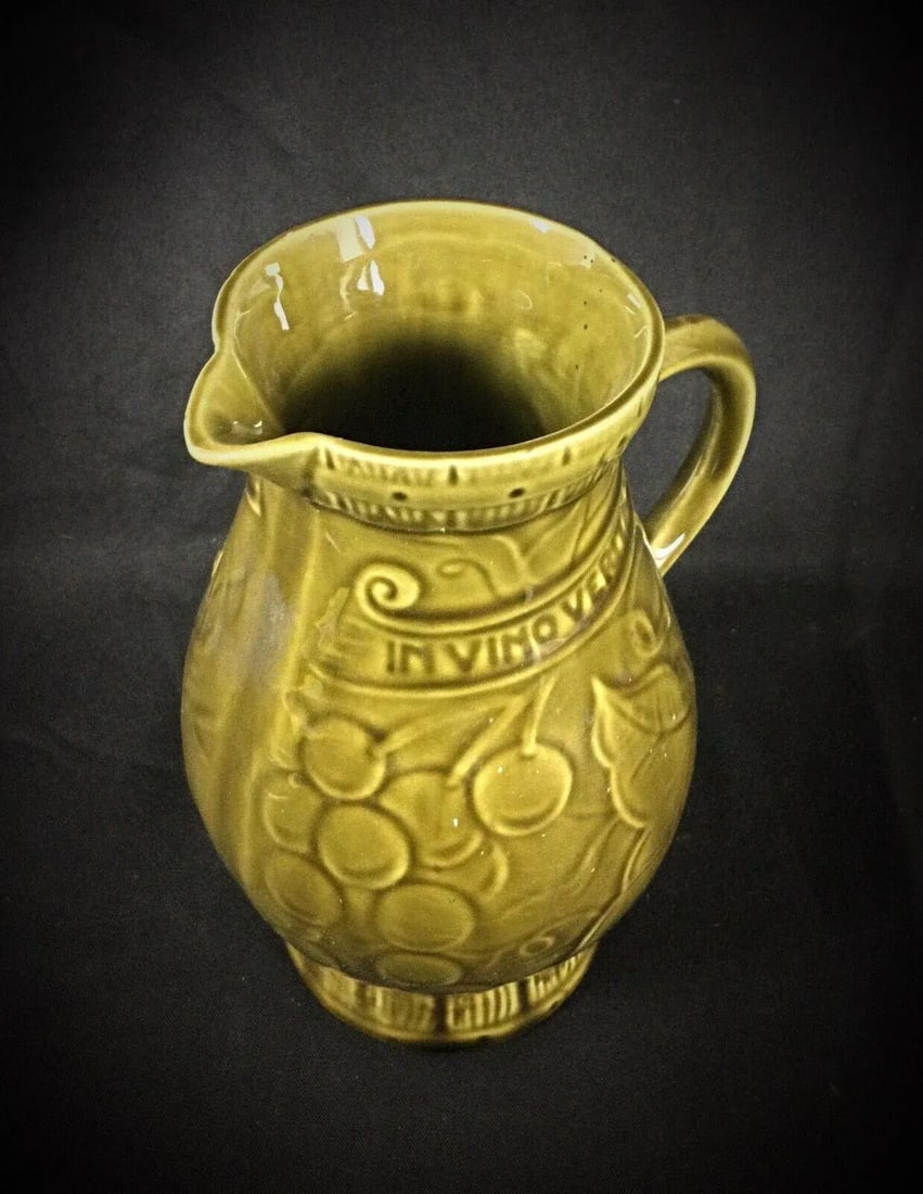 Early 20th Century Sarreguemines Pitcher or Jug With Grape and Vine Flower Design - 2