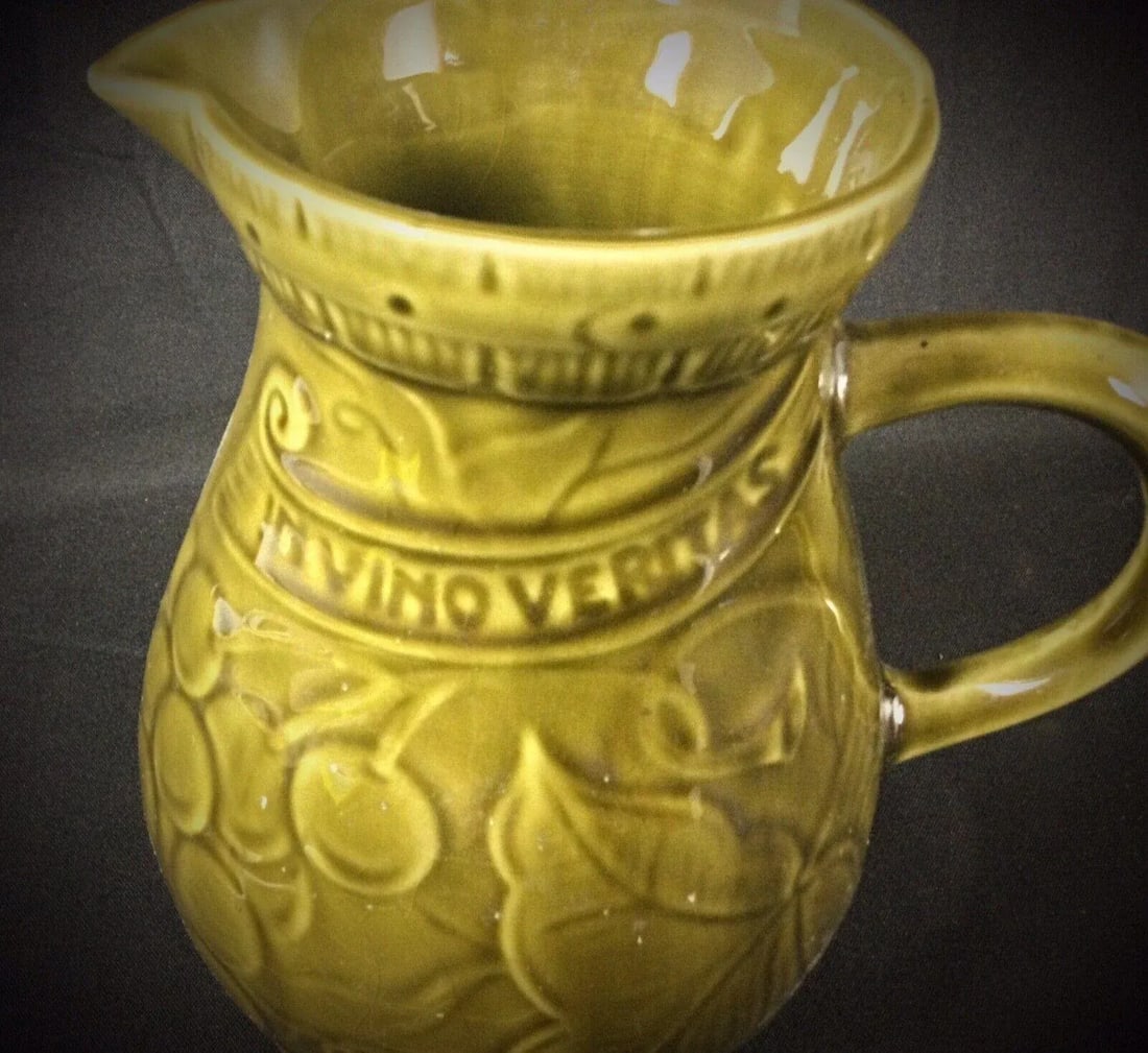 Early 20th Century Sarreguemines Pitcher or Jug With Grape and Vine Flower Design - 8