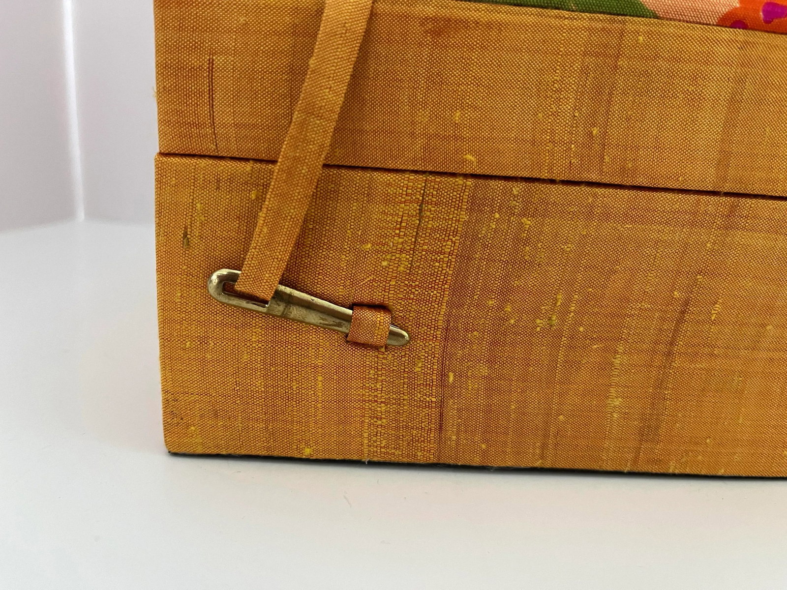 1970s Handwoven Thai Silk Butterfly Jewelry Box With Ring Rolls - 7