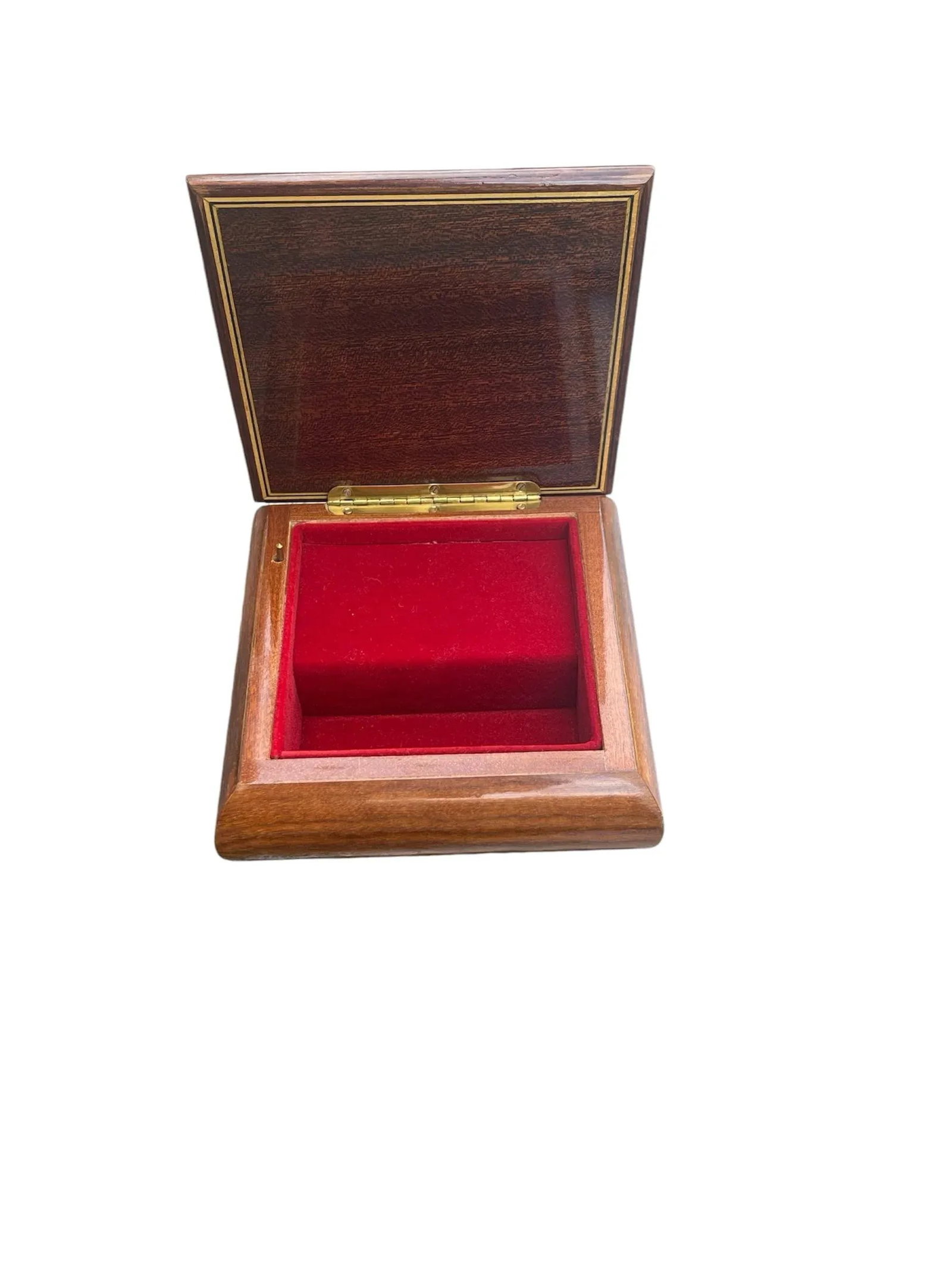 1950s Italian Inlay Musical Box Love Birds - 2