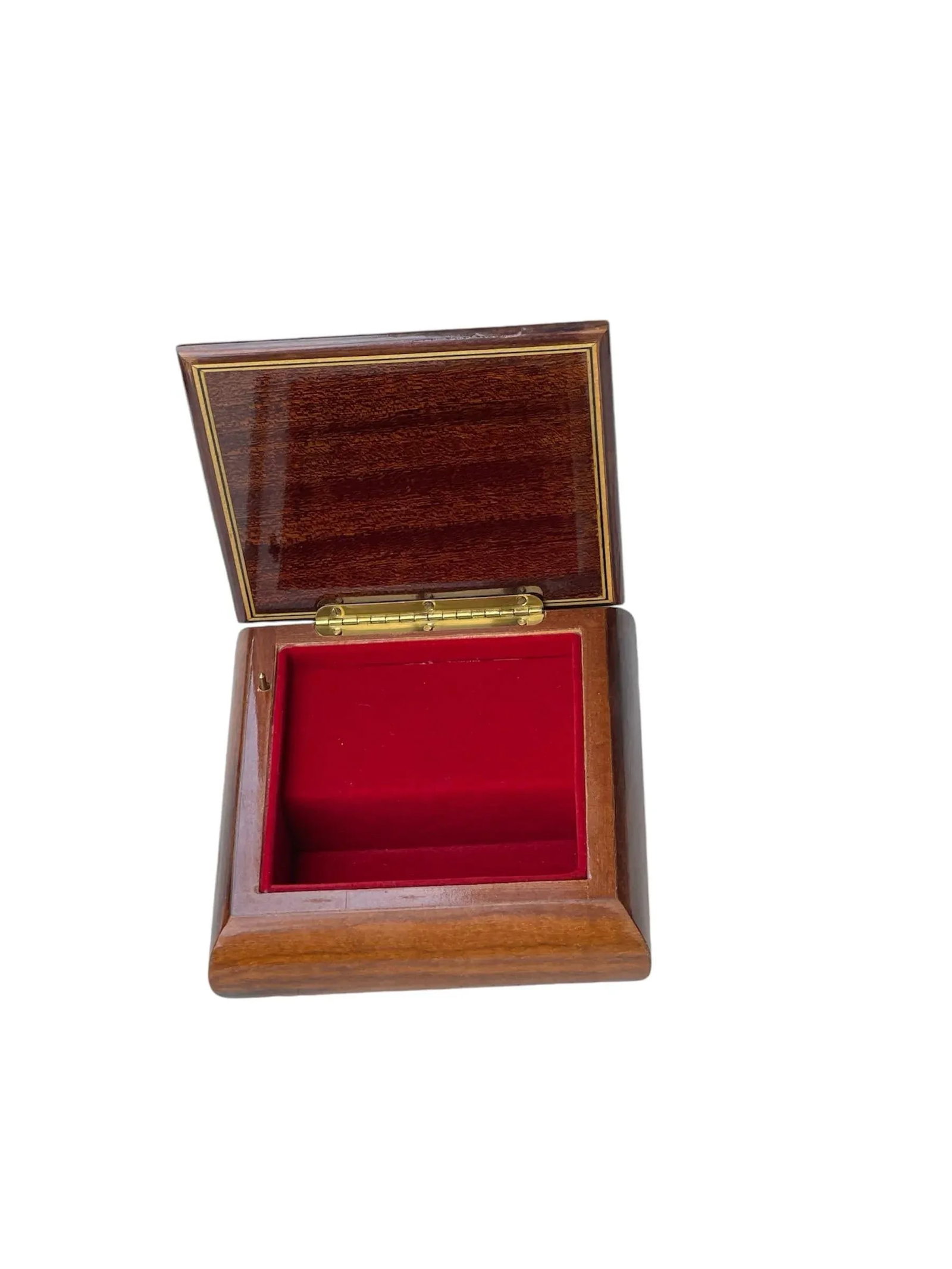 1950s Italian Inlay Musical Box Love Birds - 3