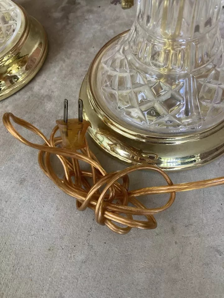 1990s Pair of Gold Tone Hollywood Regency Metal & Cut Glass Large Table Lamps - 11