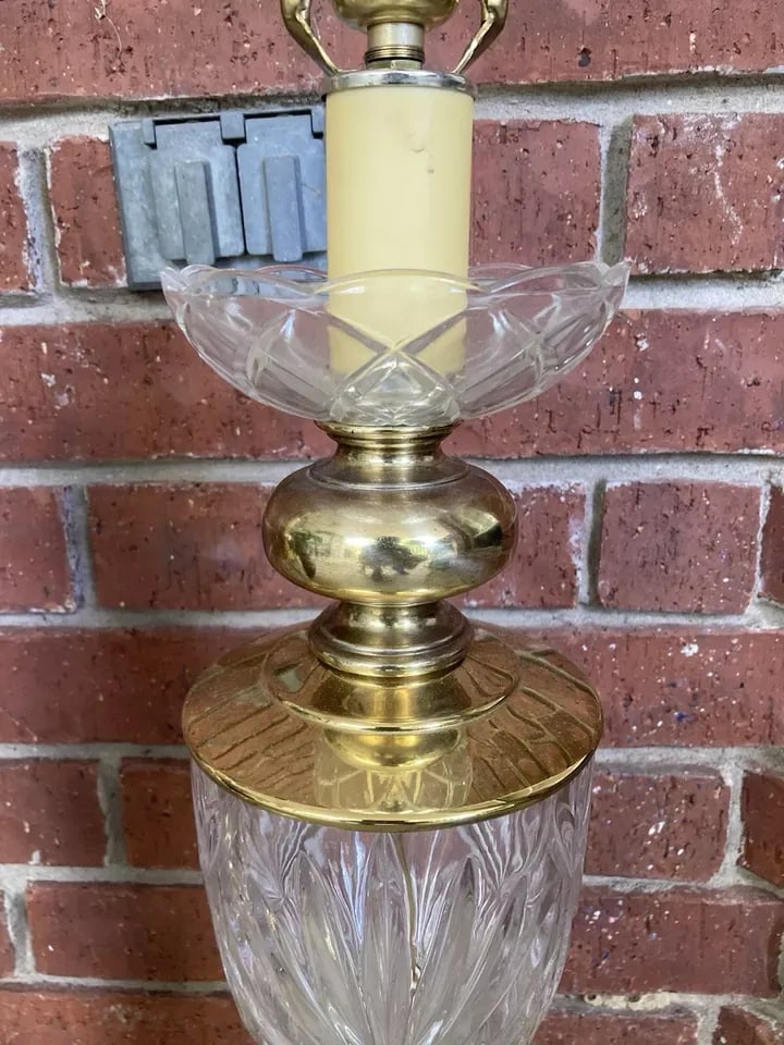 1990s Pair of Gold Tone Hollywood Regency Metal & Cut Glass Large Table Lamps - 6