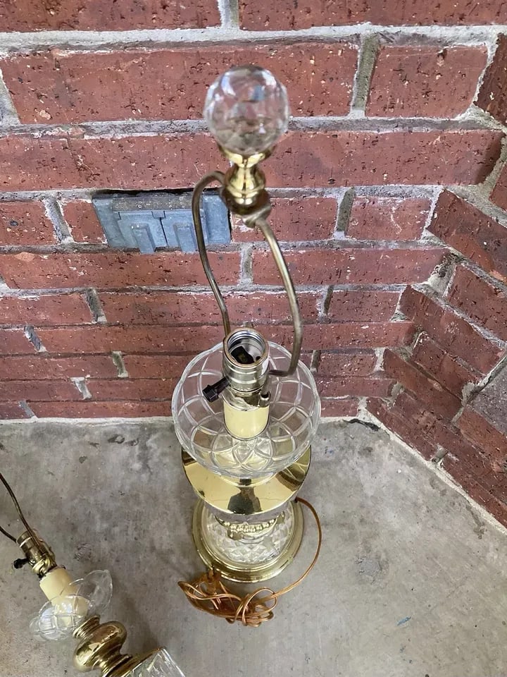 1990s Pair of Gold Tone Hollywood Regency Metal & Cut Glass Large Table Lamps - 7
