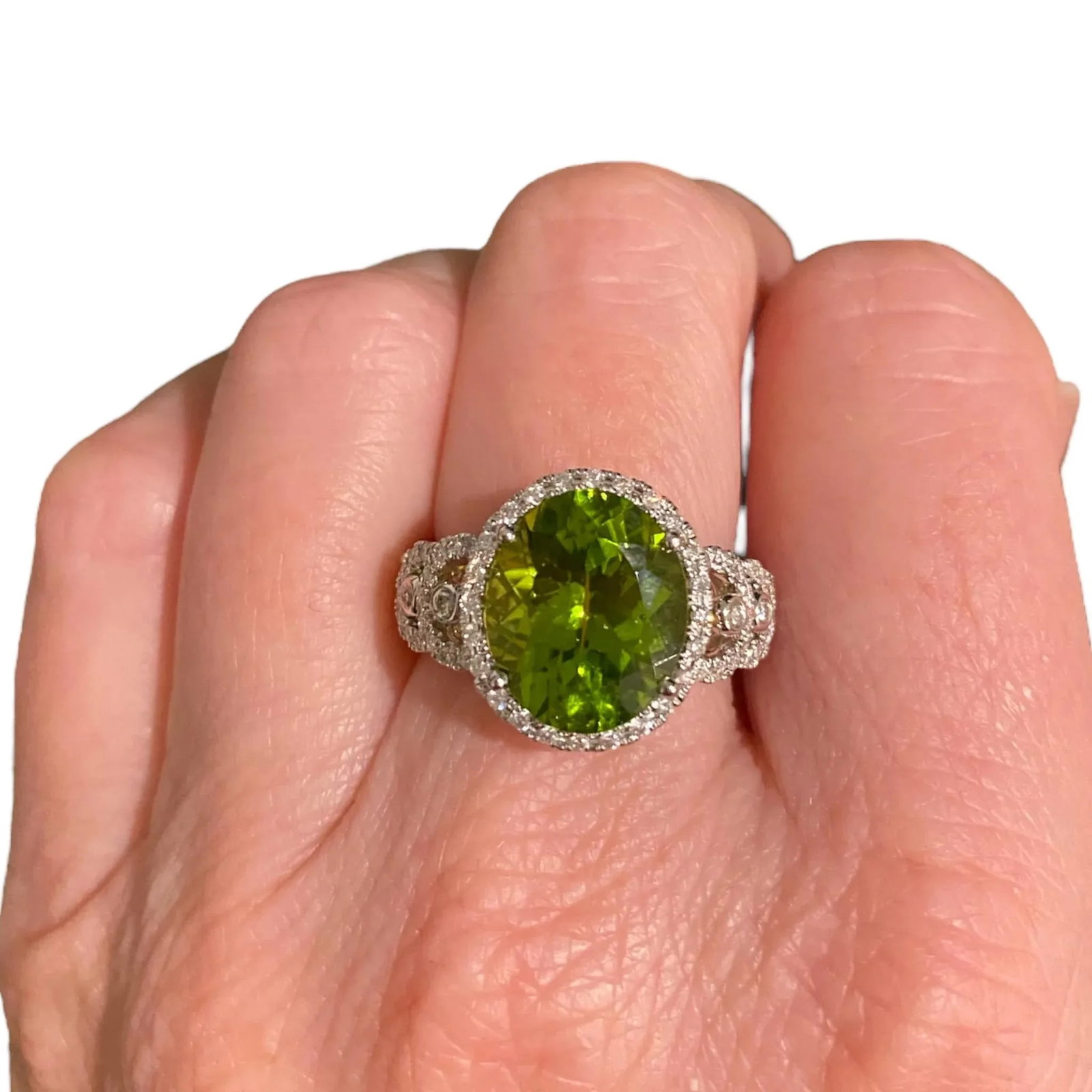 18k White Gold Peridot and Diamond Ring - 2