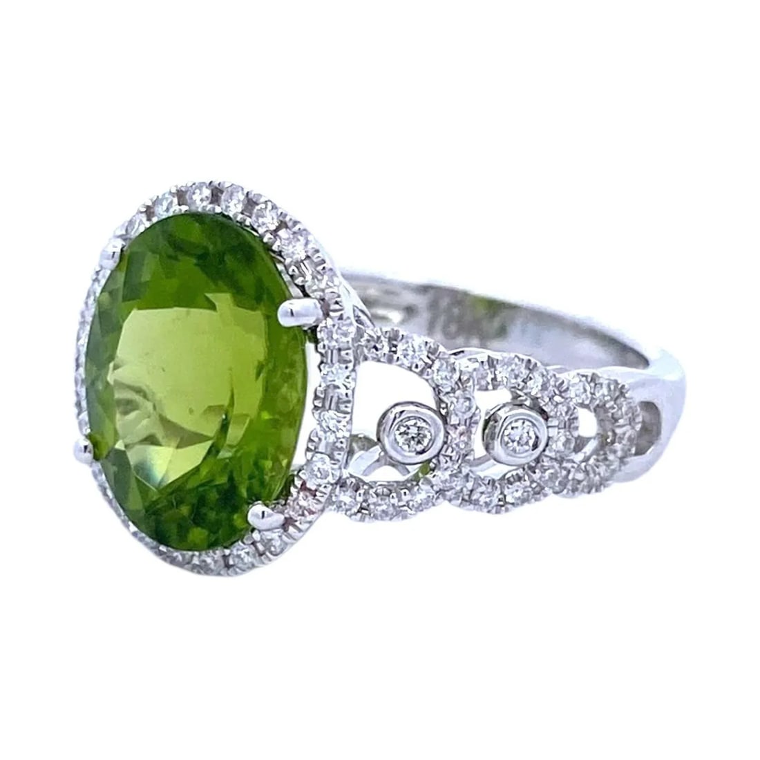 18k White Gold Peridot and Diamond Ring - 3
