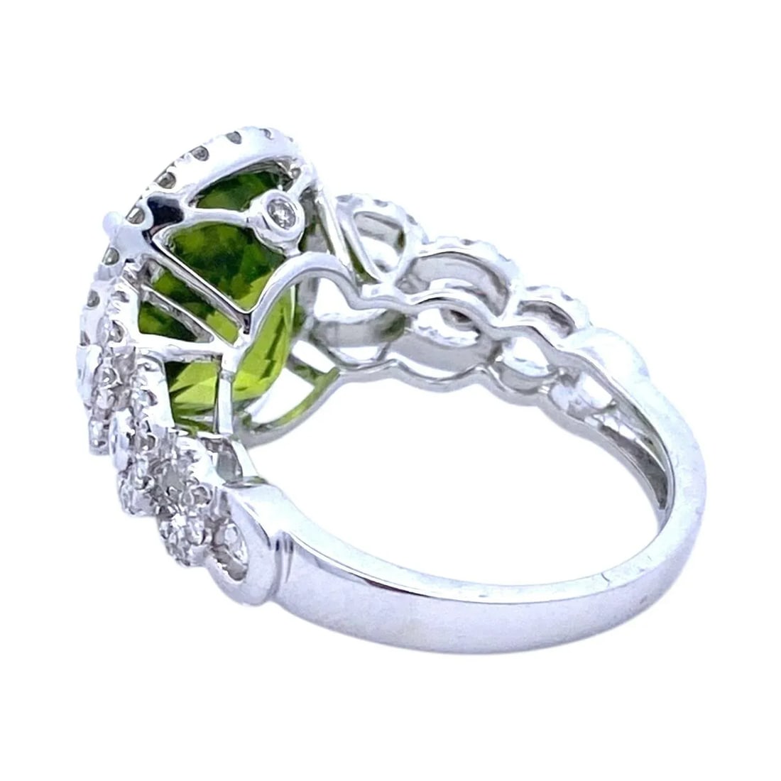 18k White Gold Peridot and Diamond Ring - 5