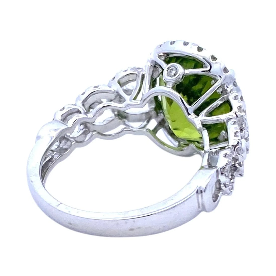 18k White Gold Peridot and Diamond Ring - 7