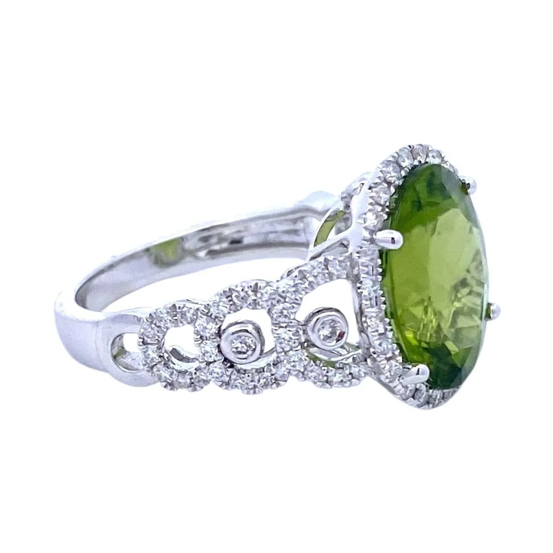 18k White Gold Peridot and Diamond Ring - 9