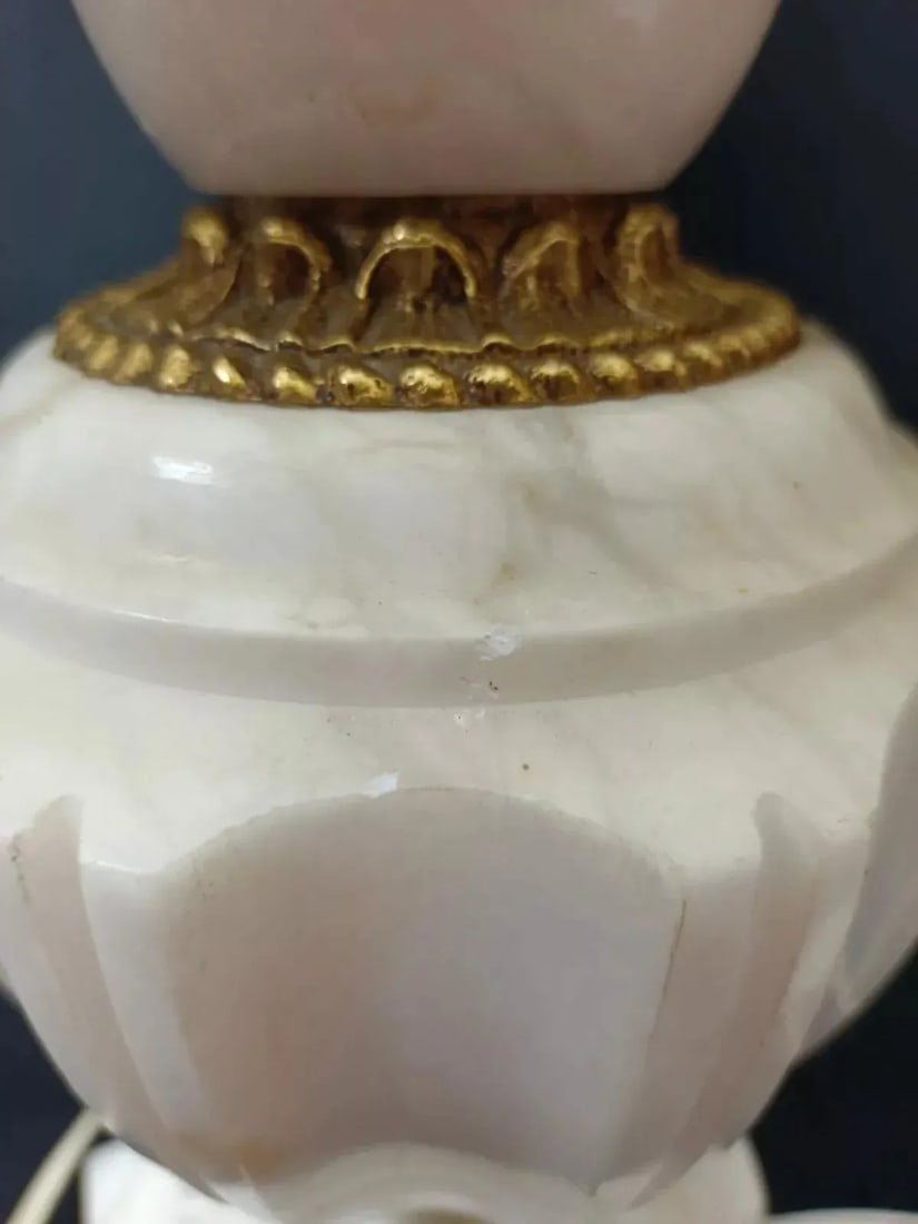 Late 19th Century Alabaster and Brass Lamp Base With Lampshade - 10
