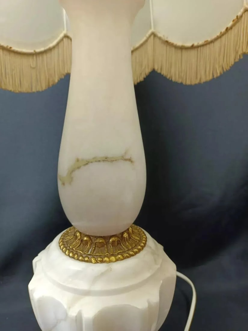 Late 19th Century Alabaster and Brass Lamp Base With Lampshade - 5