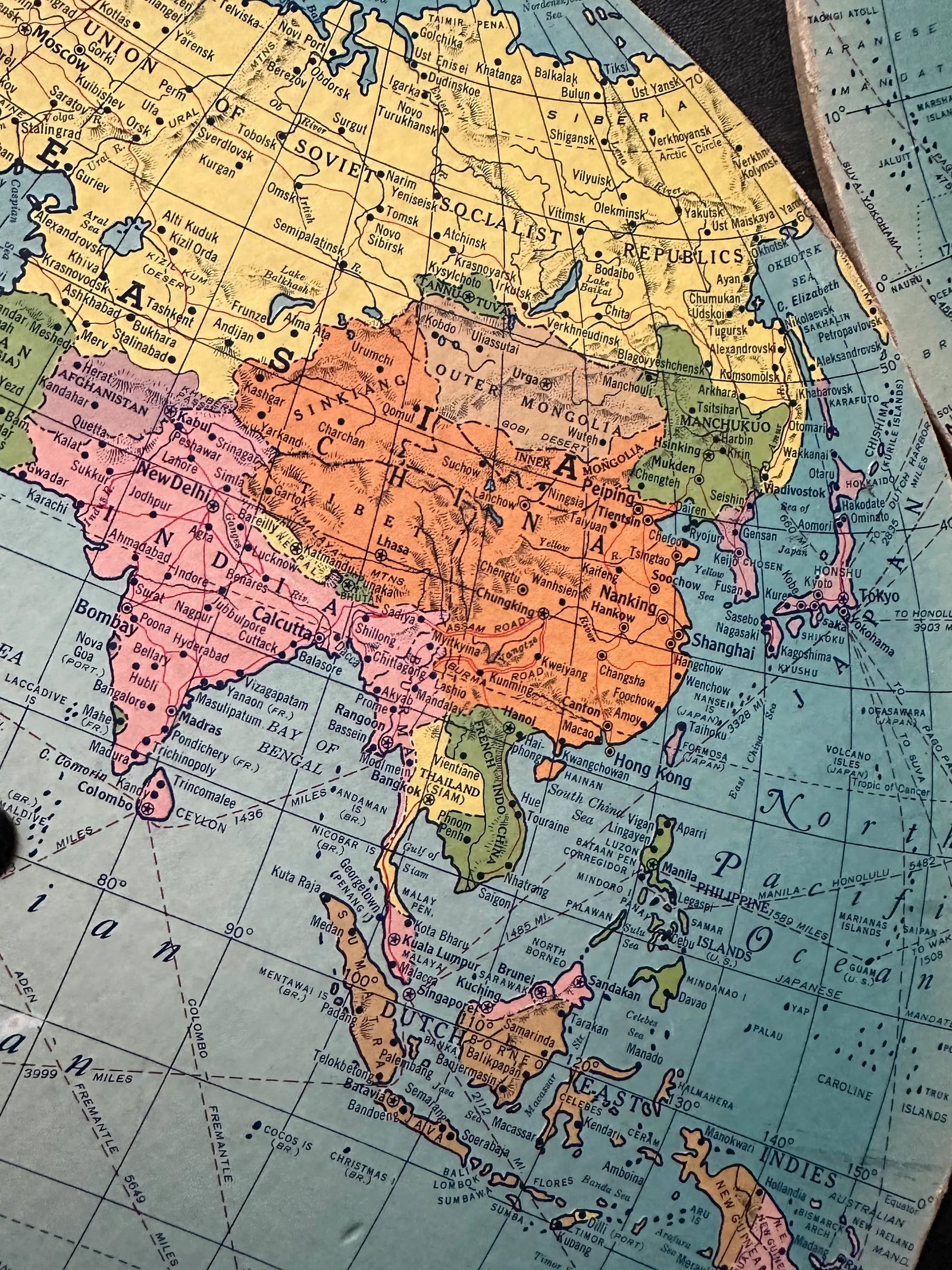 Vintage 1930s World Map Decor - 11
