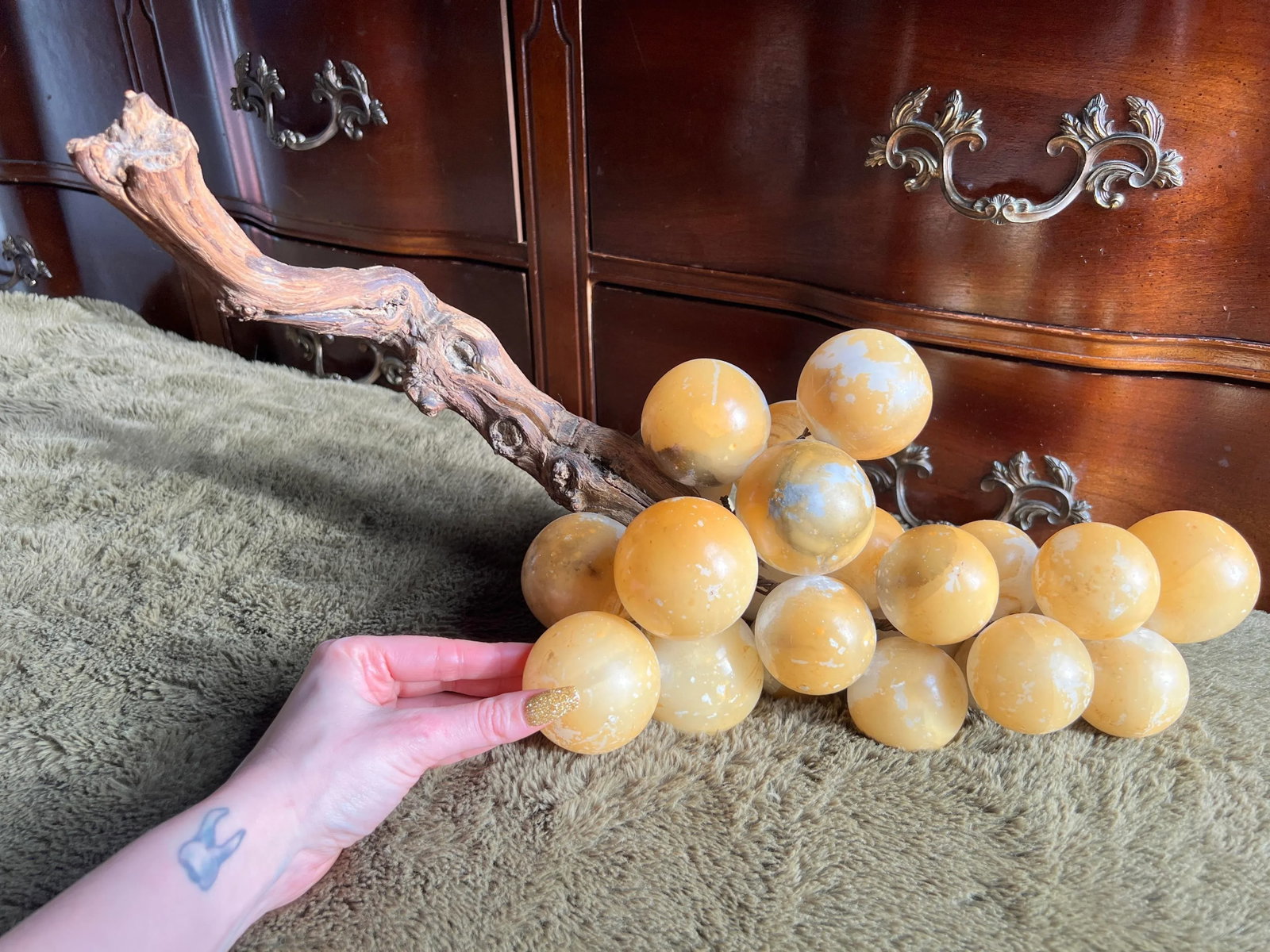 Vintage Italian Natural Alabaster Stone Grape Cluster With Natural Grape Vine - 7