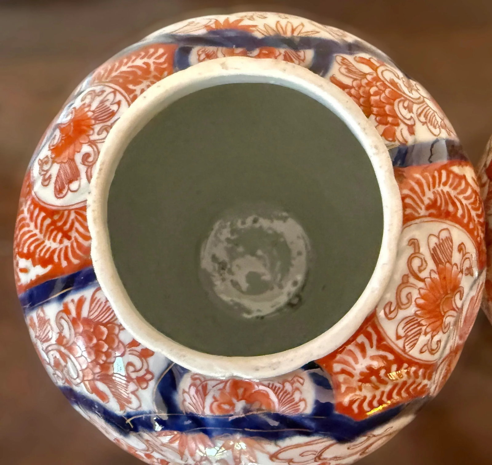 Antique Japanese Pair of Late Meiji Period Hand Painted Porcelain Imari Style Lidded Ginger Jars - 6