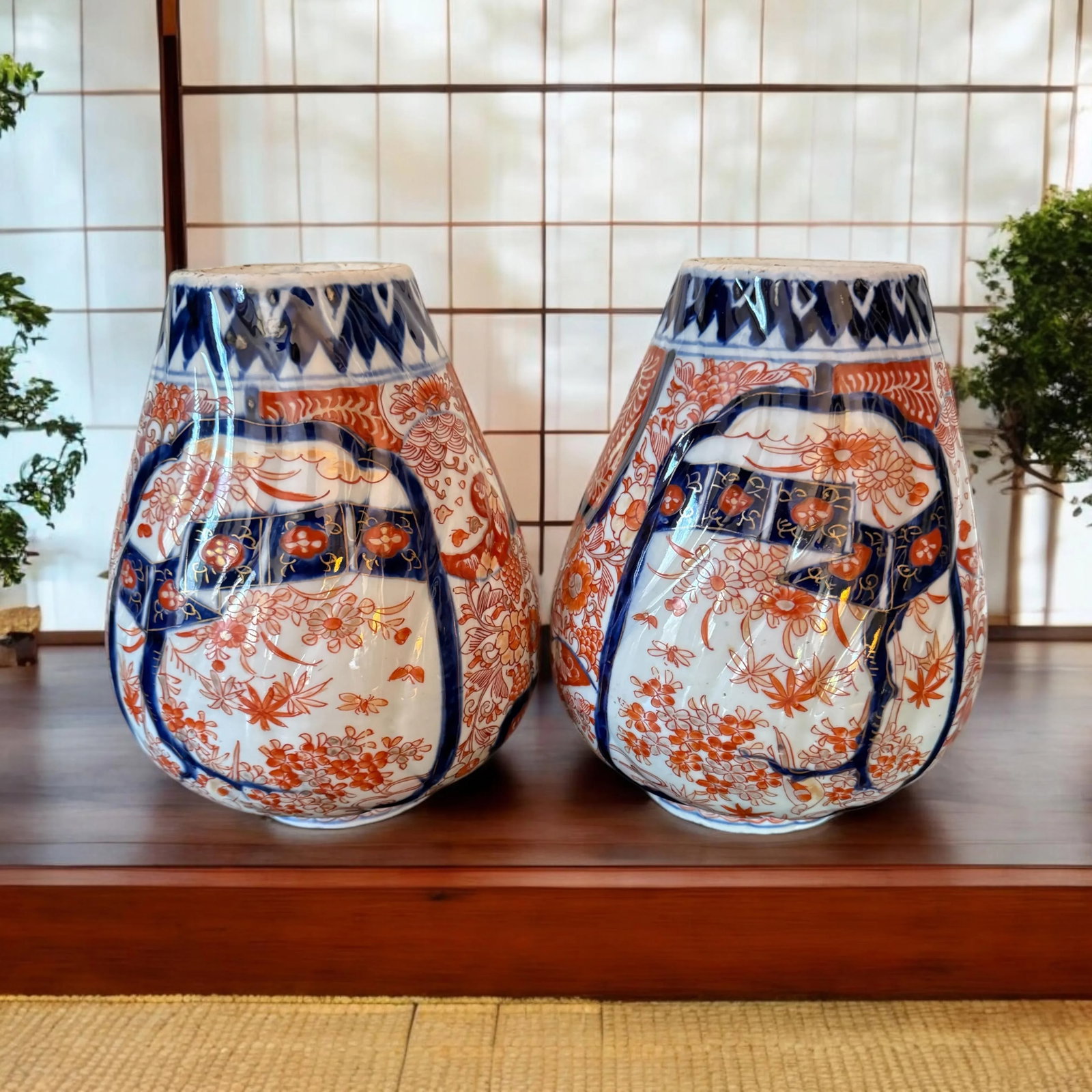 Antique Japanese Pair of Late Meiji Period Hand Painted Porcelain Imari Style Lidded Ginger Jars - 7