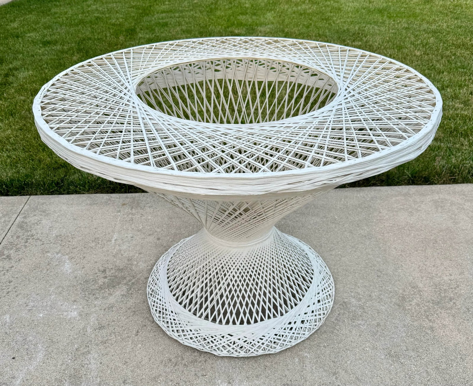 1970s Mid-Century Modern Russell Woodard Spun Fiberglass Dining Table, Attributed - 11