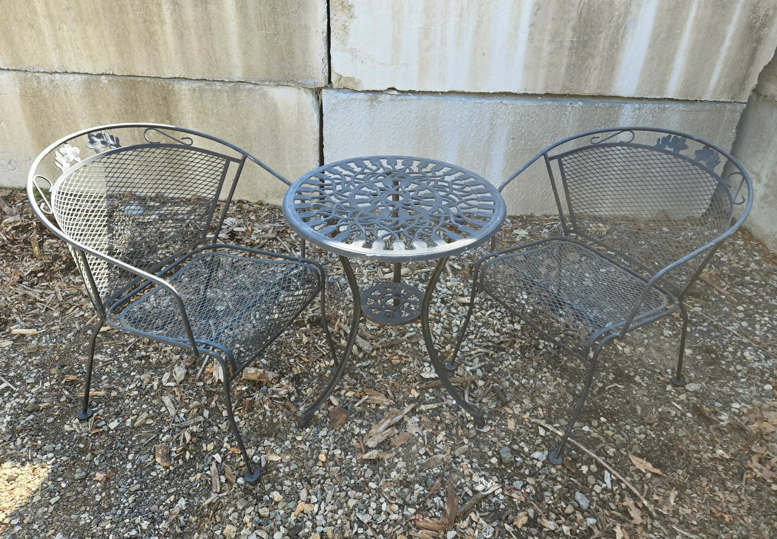 Mid 20th Century Wrought Iron Bistro Table & 2 Chairs - 8