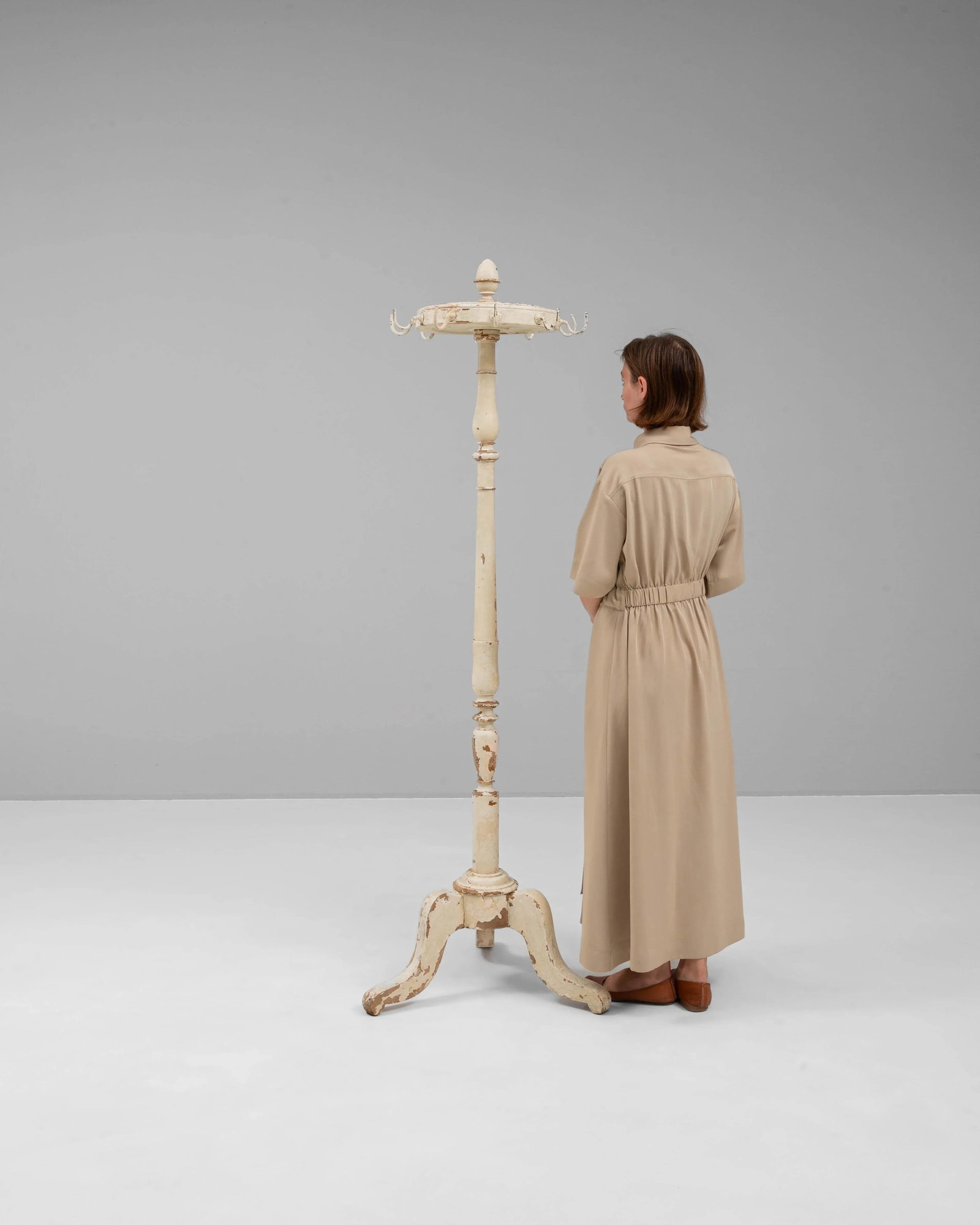 1900s French Wood White Patinated Floor Hanger - 3