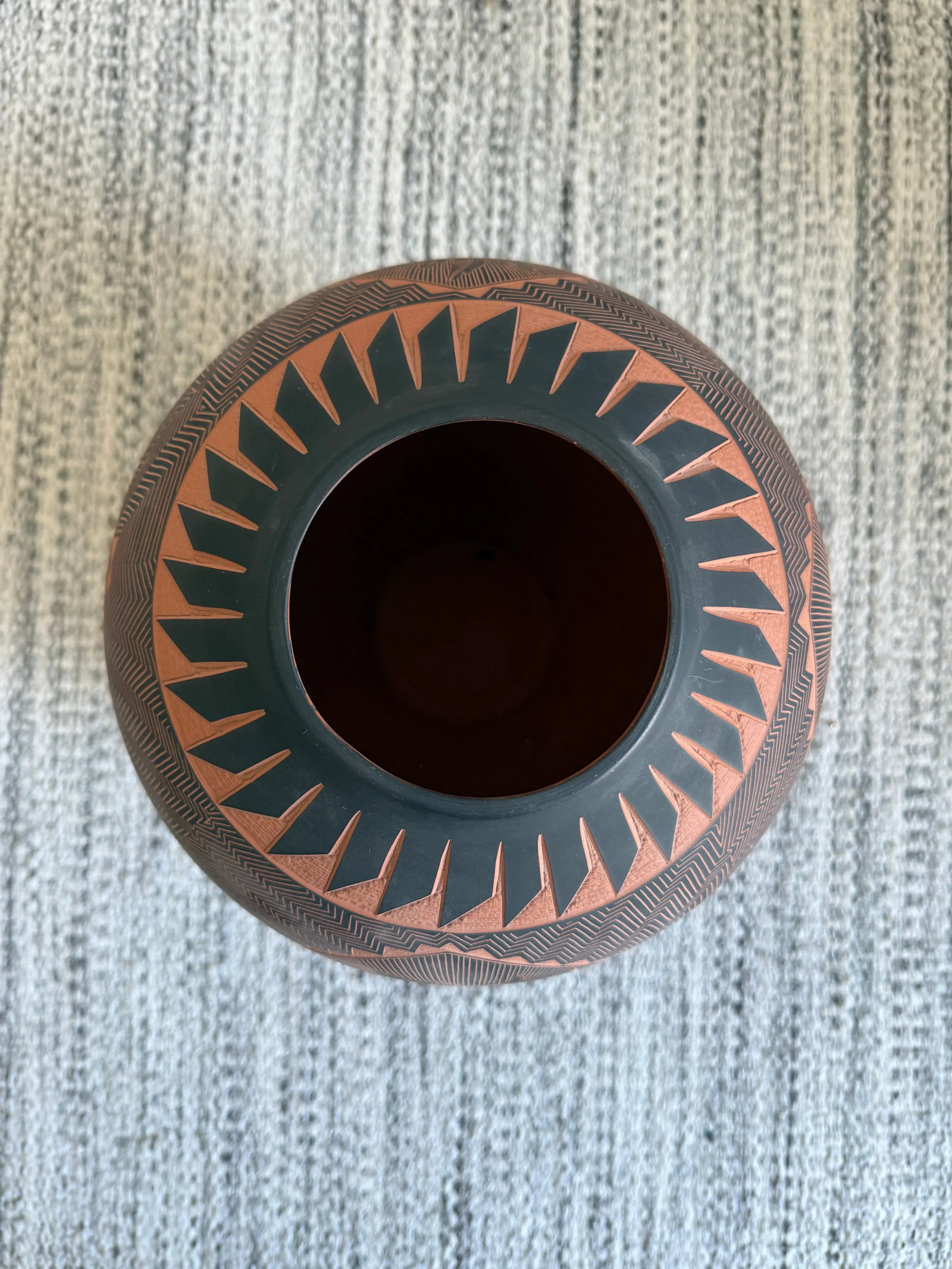 1990s Black Etched Terracotta Navajo Pottery Vase - 4