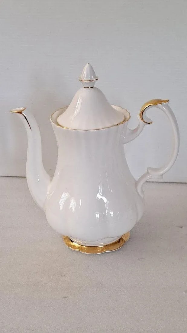 Vintage Royal Albert Val d'Or Bone China Tea Set Teapot Sugar/ Creamer Gold Trim- 3 Pieces - 4