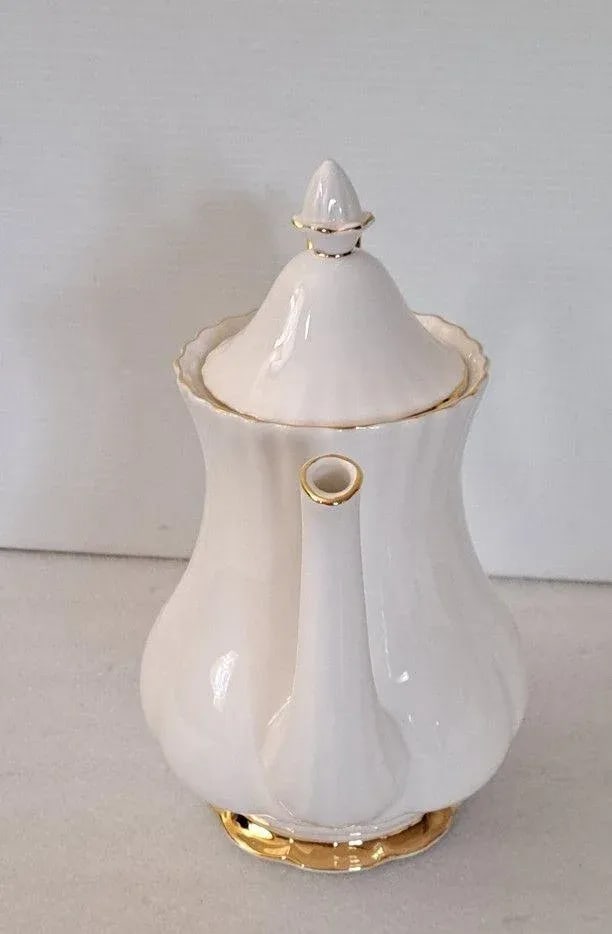 Vintage Royal Albert Val d'Or Bone China Tea Set Teapot Sugar/ Creamer Gold Trim- 3 Pieces - 5