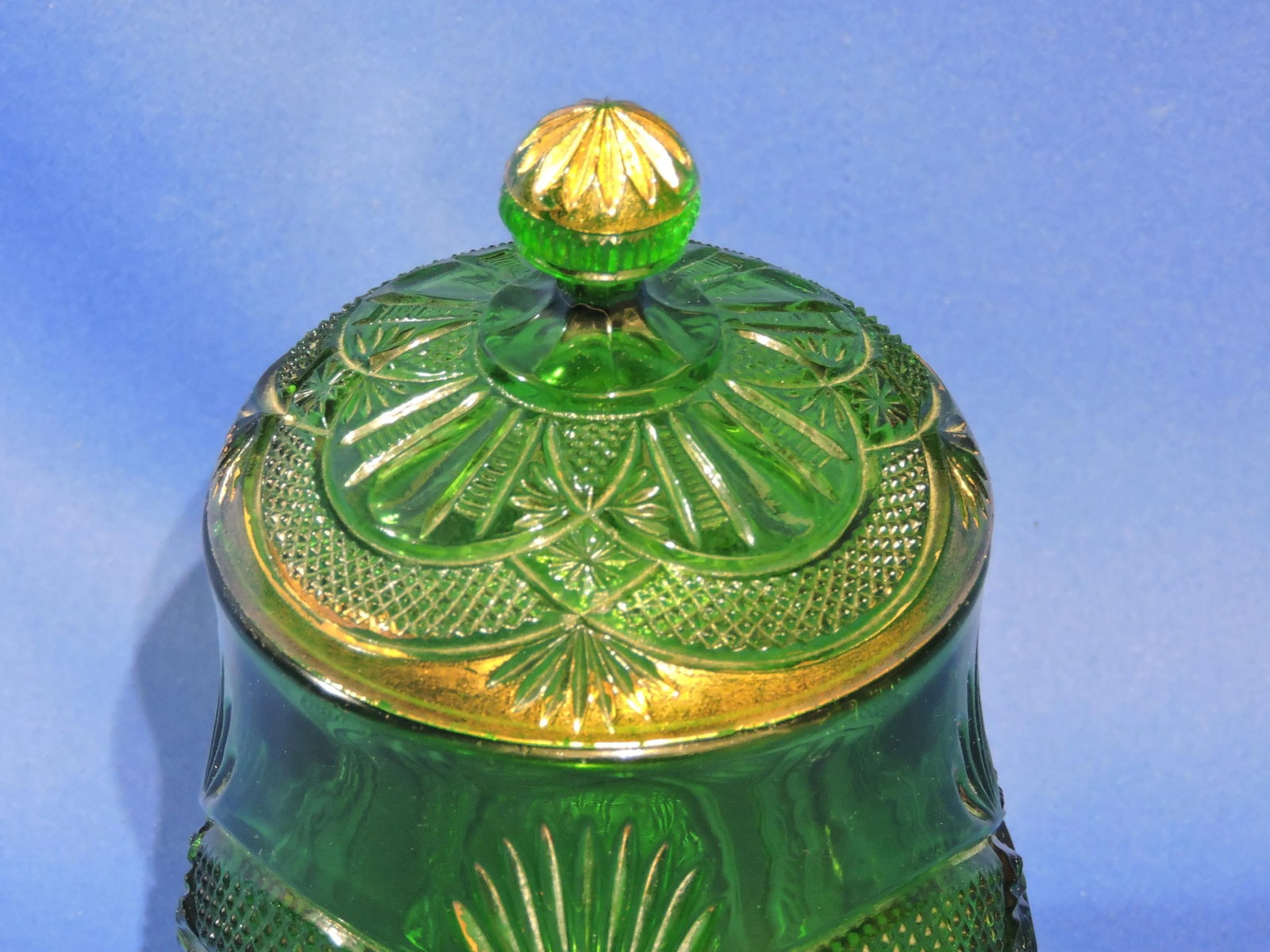 Circa 1890 McKee Glass Co. Hickman Green Gilded Sugar Bowl With Lid - 6