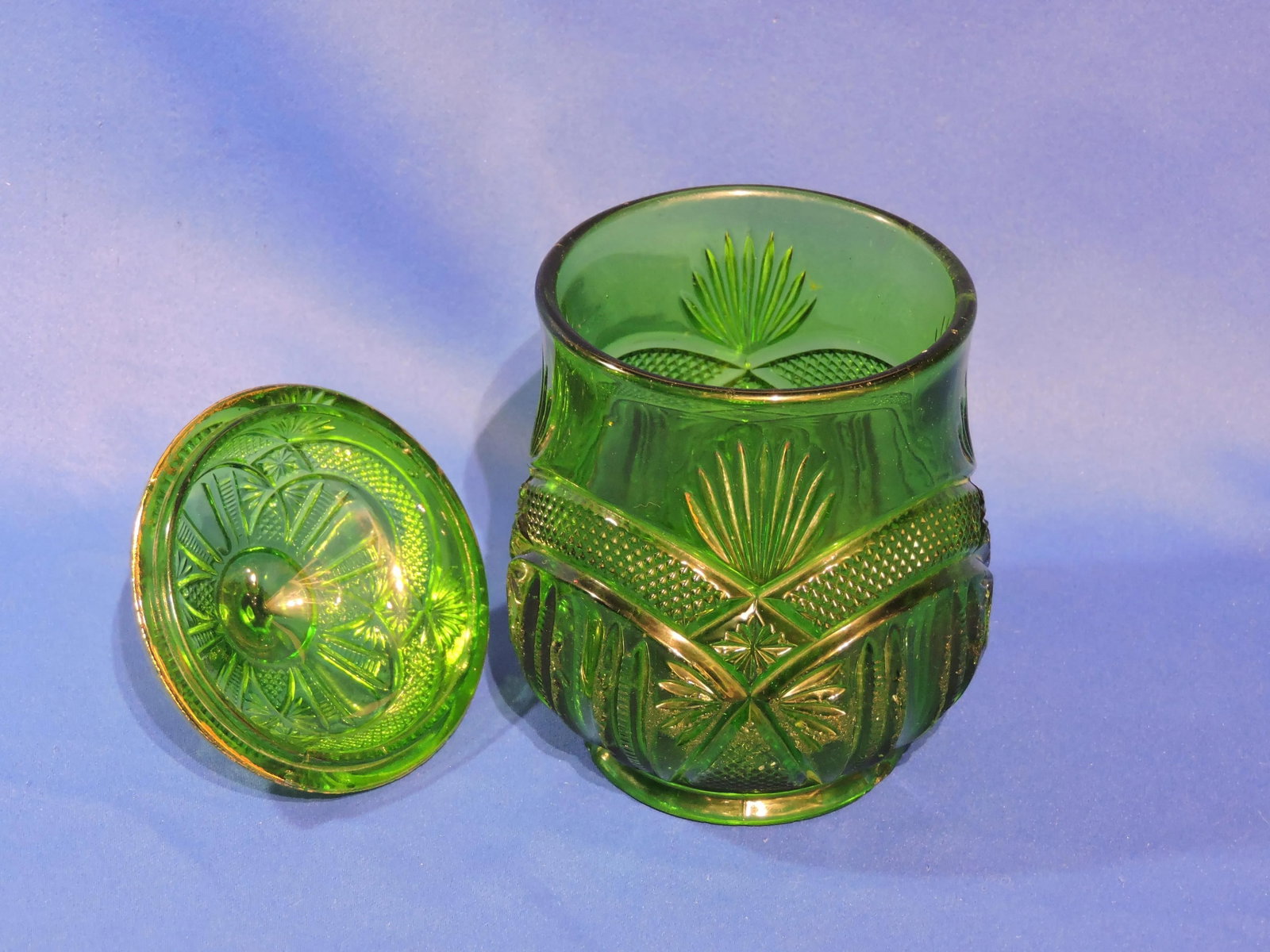 Circa 1890 McKee Glass Co. Hickman Green Gilded Sugar Bowl With Lid - 7