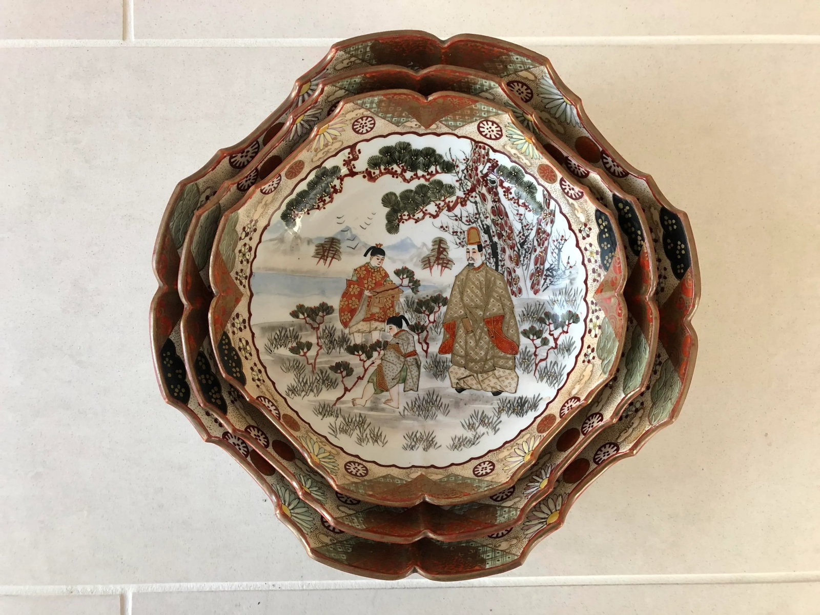 19th Century Japanese Hand Painted Round Kutani Nesting Bowls - Set of 3 - 3