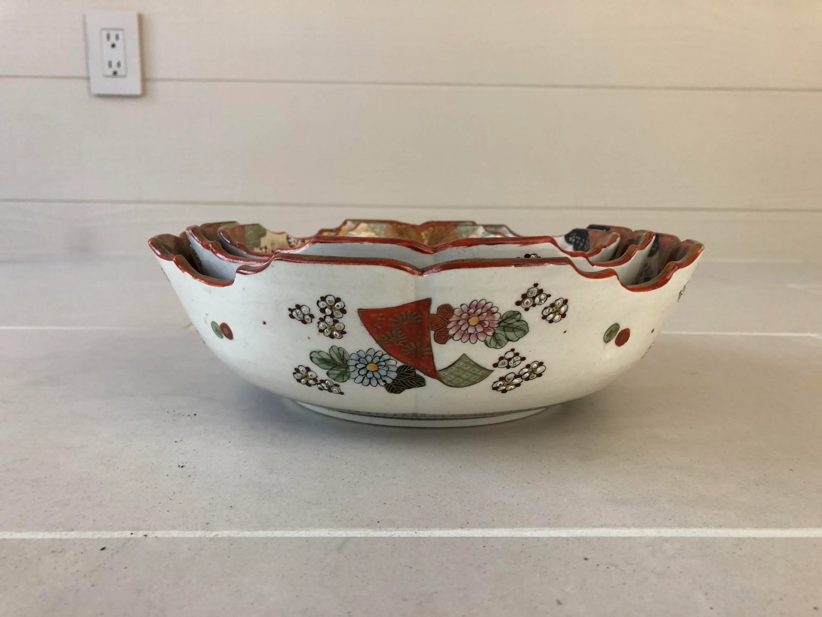 19th Century Japanese Hand Painted Round Kutani Nesting Bowls - Set of 3 - 5