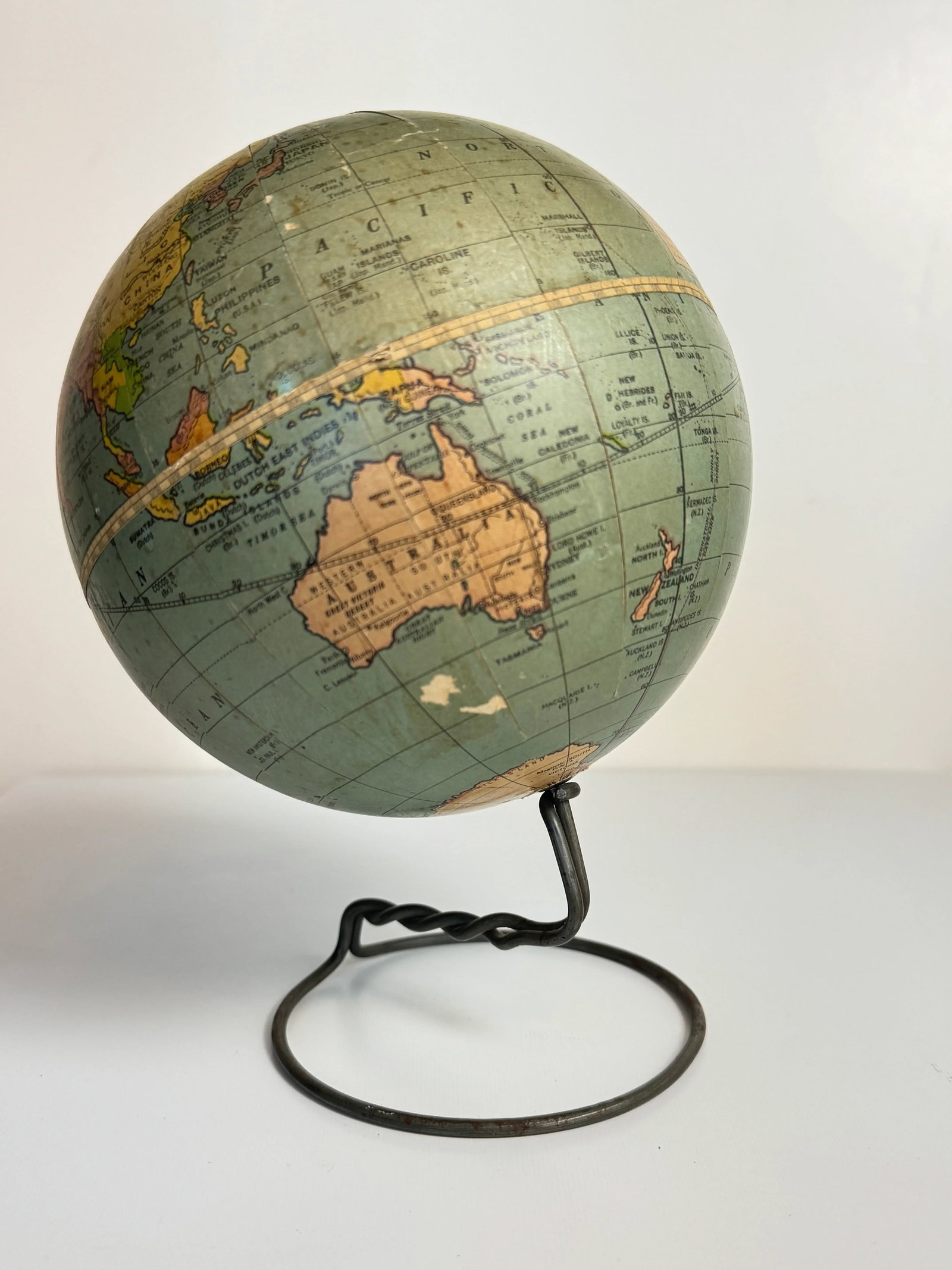 Antique 1909 Weber Costello Co. Peerless 6" Globe. - 2