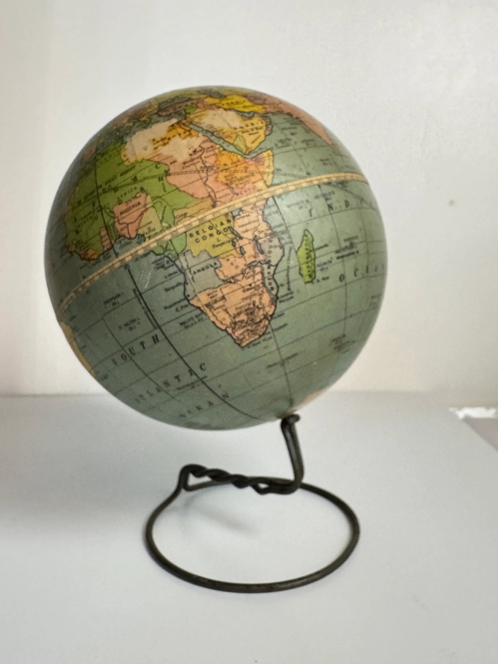 Antique 1909 Weber Costello Co. Peerless 6" Globe. - 4