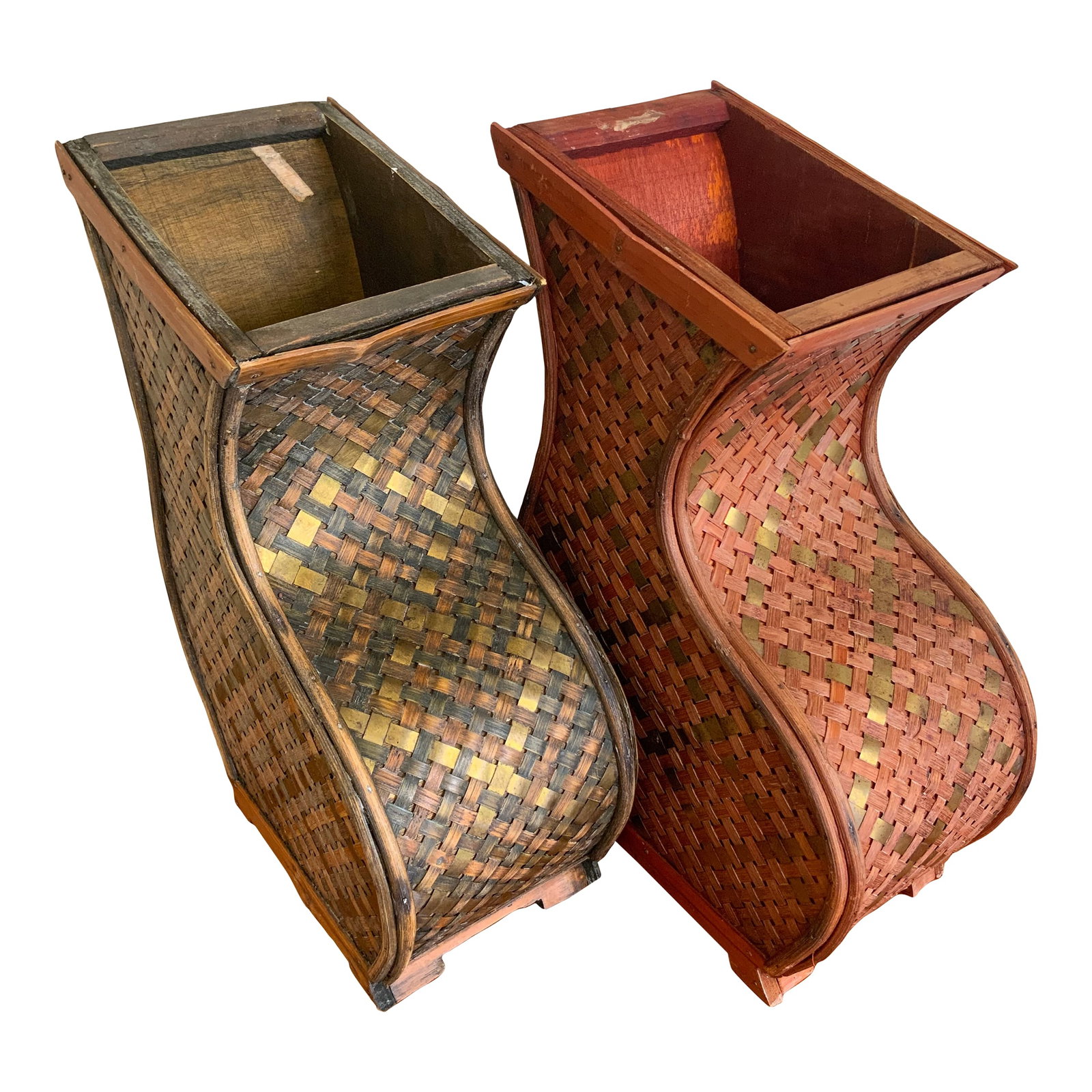 Mid 20th Century Mid-Century Pair of Japanese Ikebana Baskets With Woven Metal: A stunning and rare pair of Mid-Century Japanese Ikebana Baskets (Hanakago) featuring a unique and fluid sculptural form. Hand-woven from bamboo, these pieces are a remarkable example of artisan