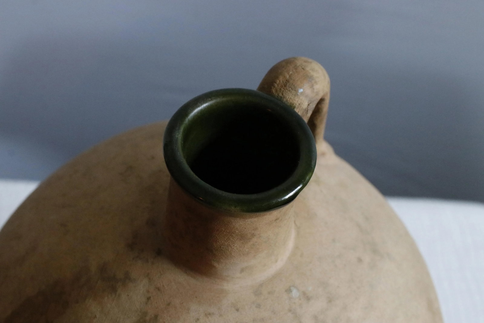 1970s Large Italian Terracotta Amphorae by Vetus Siena With Glazed Green Interior, Signed - 10
