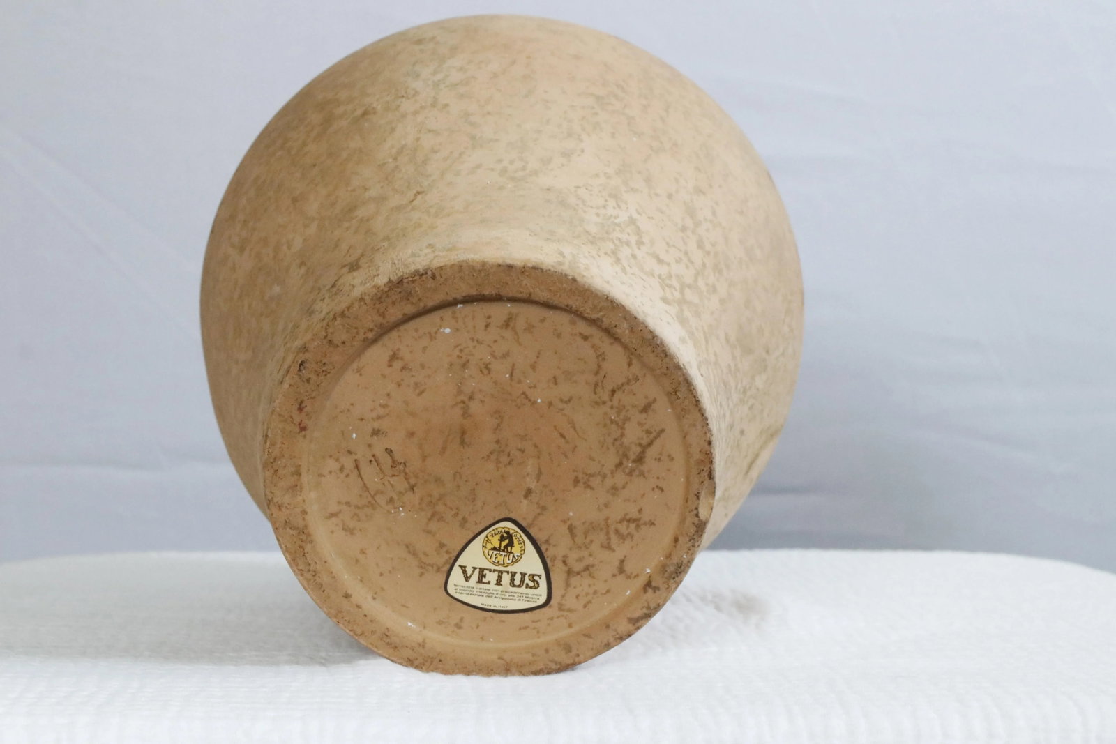 1970s Large Italian Terracotta Amphorae by Vetus Siena With Glazed Green Interior, Signed - 11